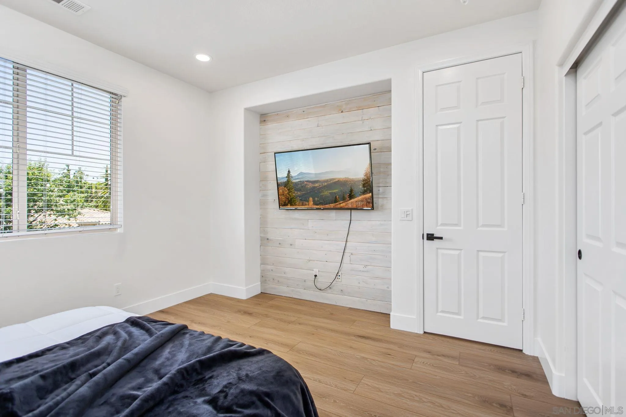 https://cdn.realtyfeed.com/cdn/127/250031068/b2c29e2ce99547ee9690f2c562174640.webp