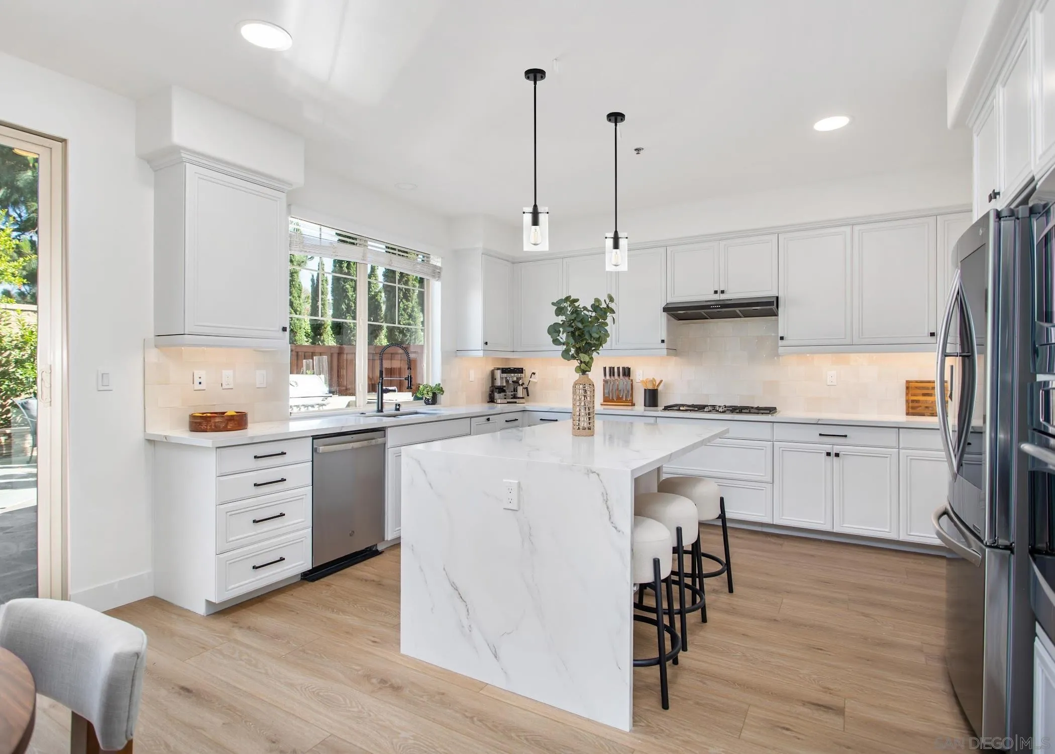 https://cdn.realtyfeed.com/cdn/127/250031068/cdeea4ae1393649654453b8692f501a5.webp