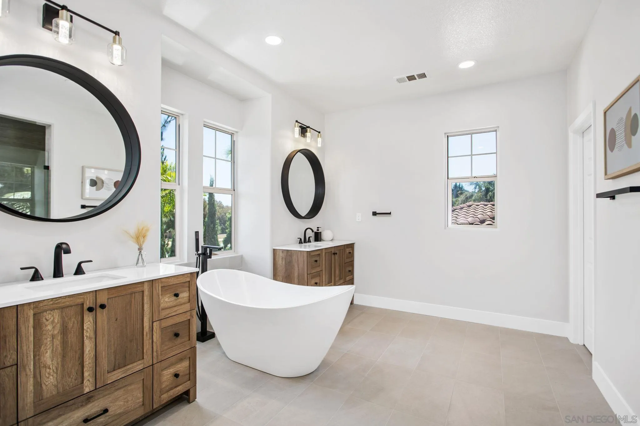 https://cdn.realtyfeed.com/cdn/127/250031068/cfe039a5b5aa5bfdef408477e8aadc95.webp