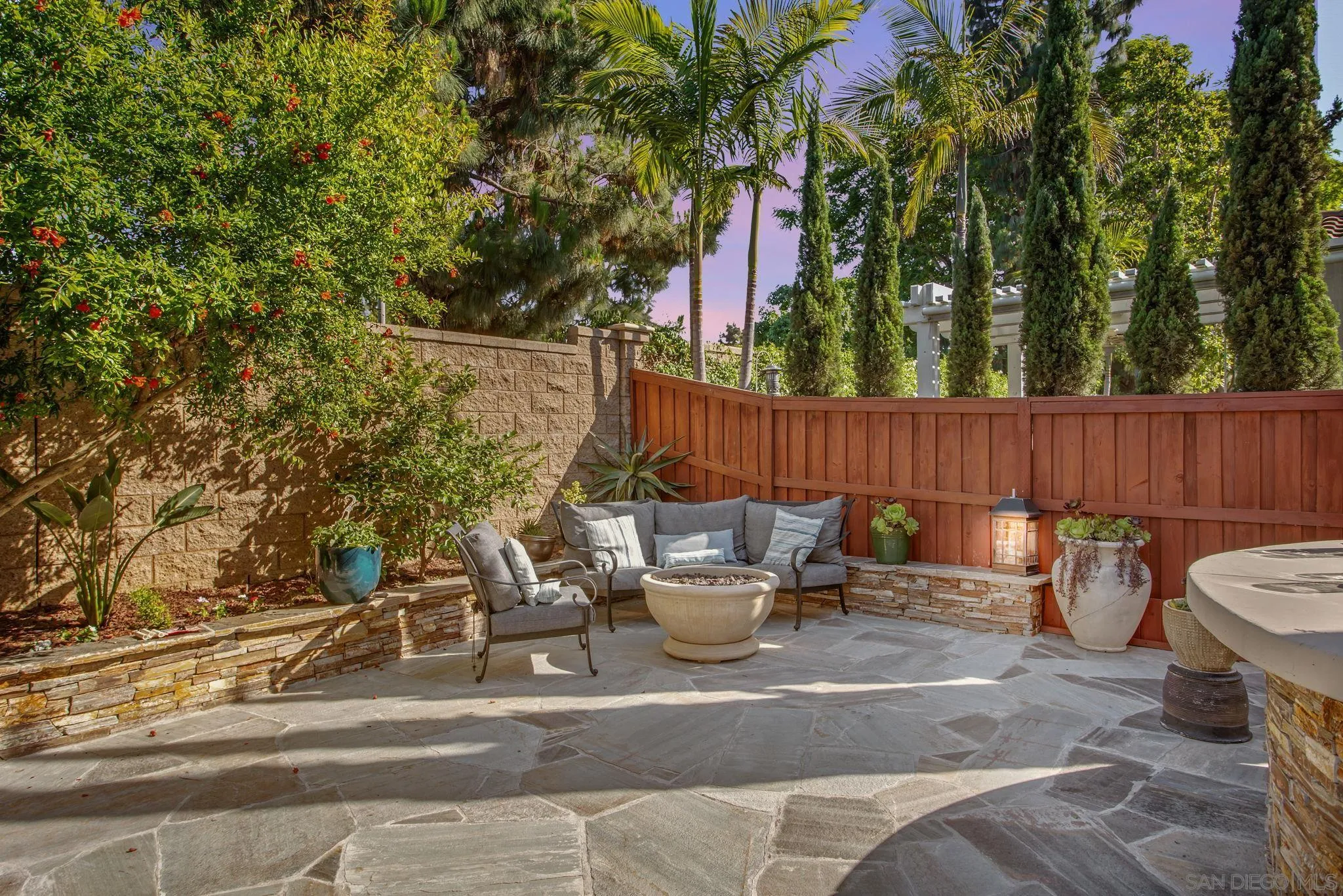 https://cdn.realtyfeed.com/cdn/127/250031068/e2a31e4a42a7f1bb6364fd06ea62d759.webp