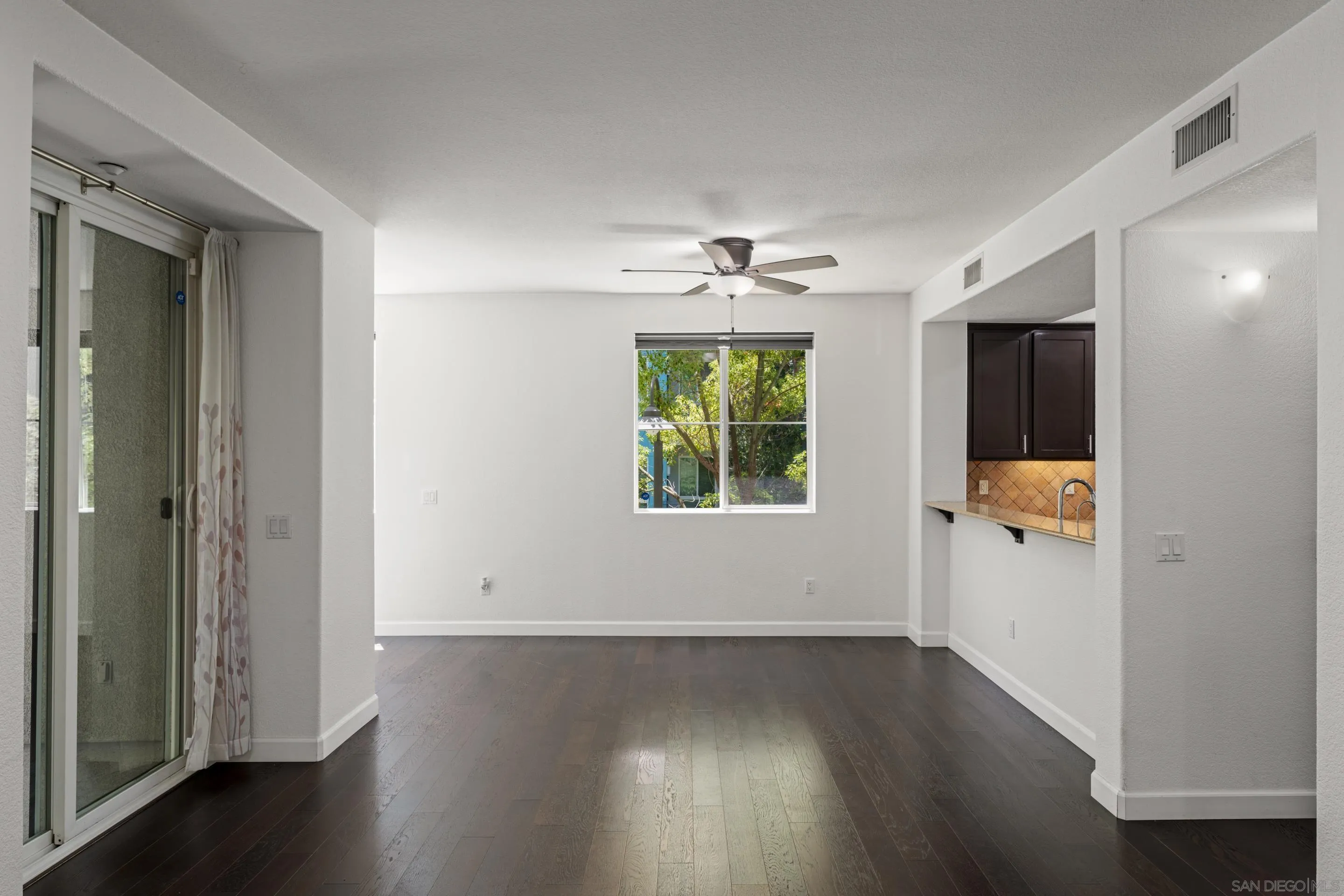 Photo #3: 250031074 Listing 