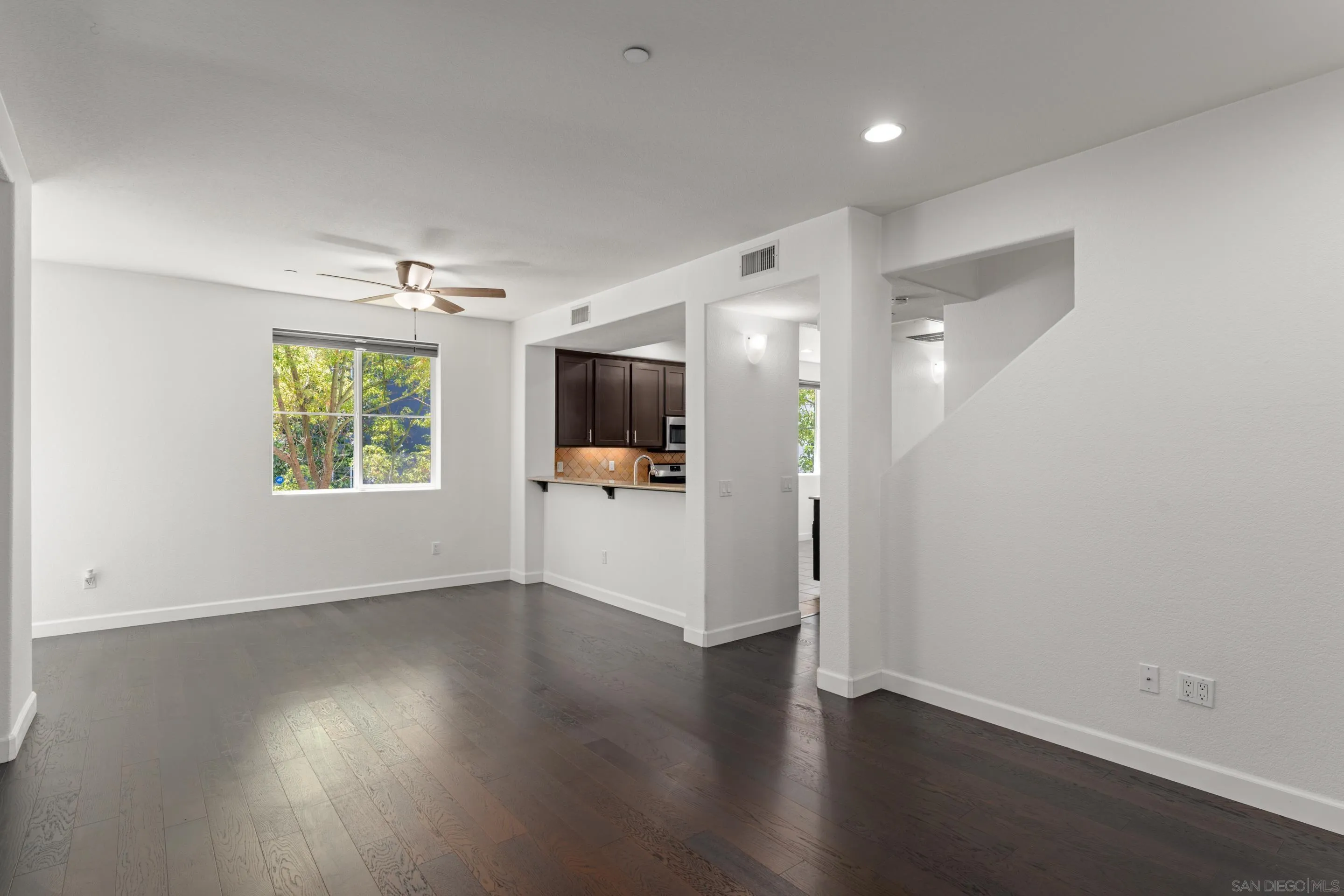Photo #2: 250031074 Listing 