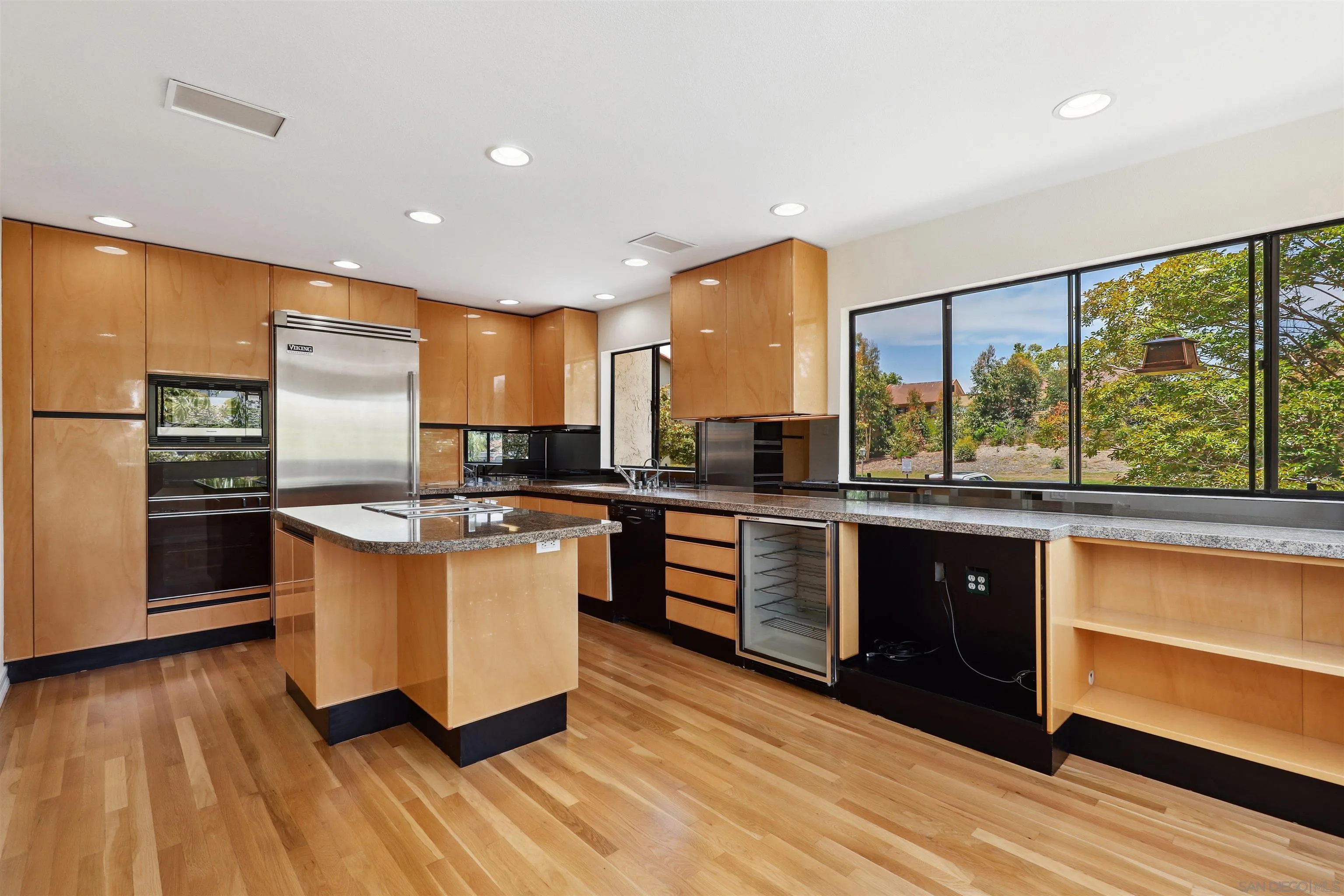 Photo #5: 250031095 Listing 