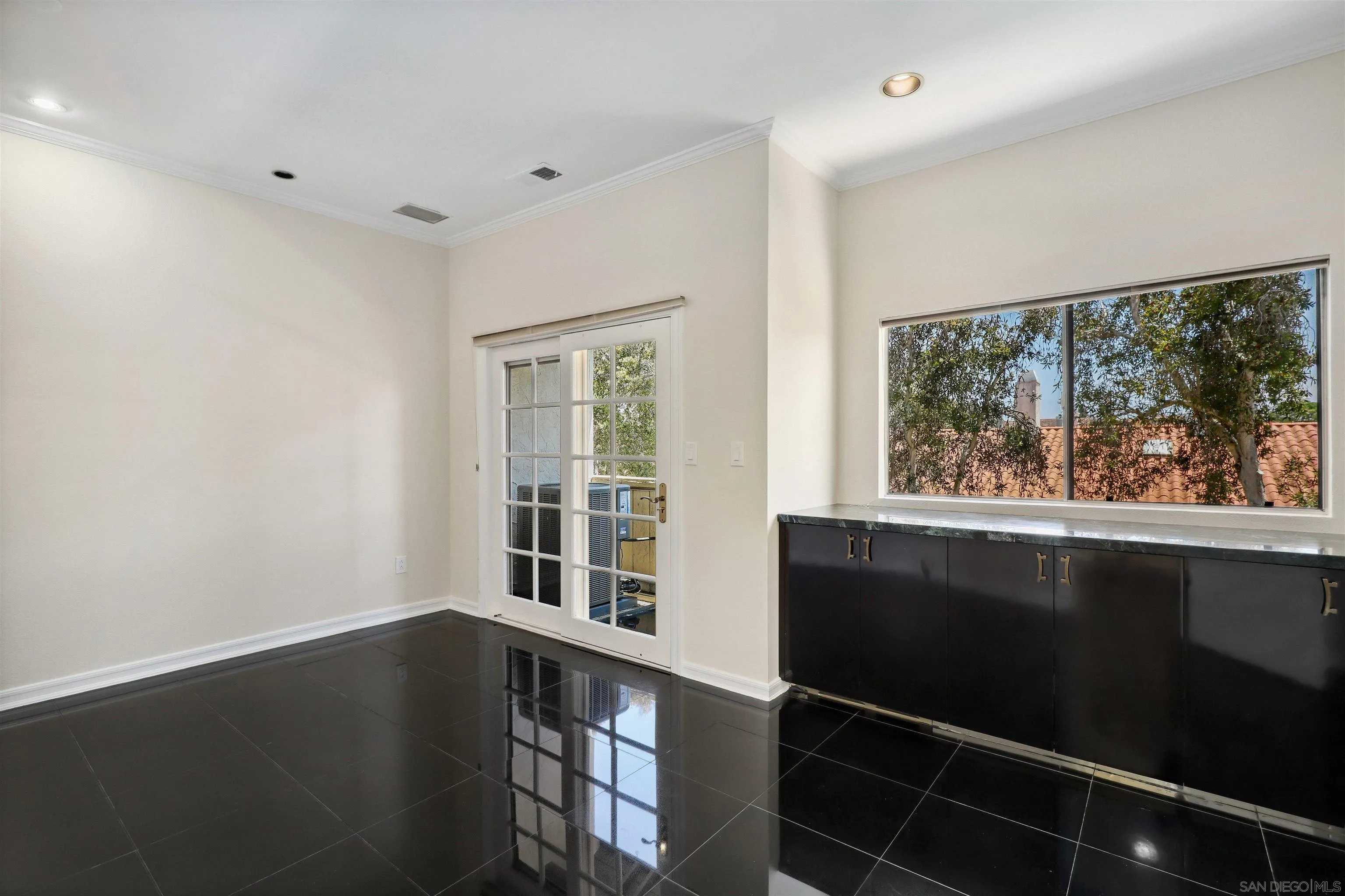 Photo #8: 250031095 Listing: Photo #8
