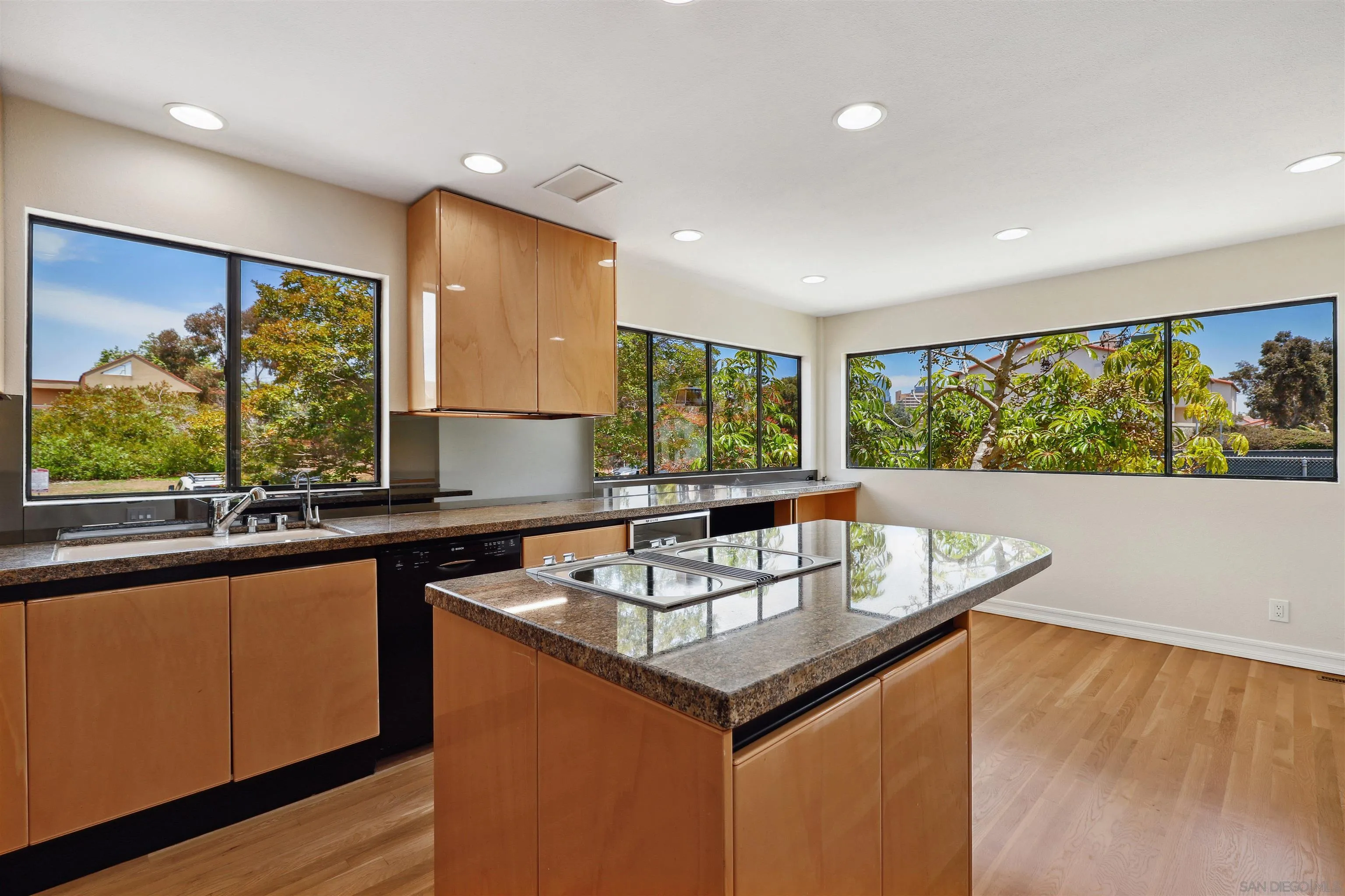 Photo #6: 250031095 Listing 