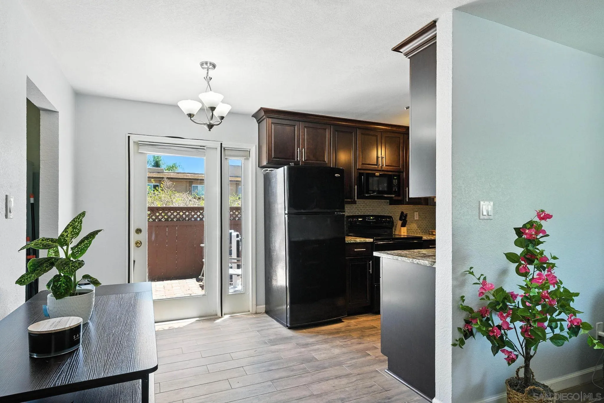 Photo #3: 250031098 Listing 