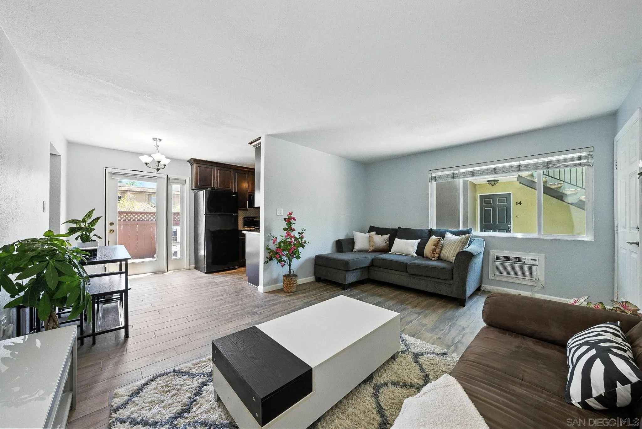 Photo #2: 250031098 Listing 