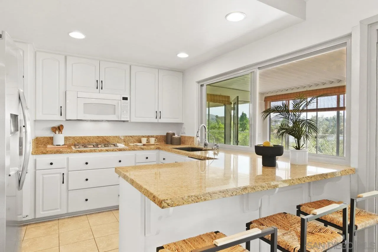 https://cdn.realtyfeed.com/cdn/127/250031100/b70096a814cc4c8ee2845c5d1a10415a.webp