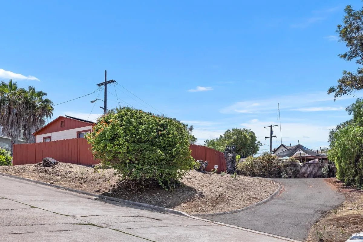 https://cdn.realtyfeed.com/cdn/127/250031105/0f98dbd6ab3ac246909a26e781880dcf.webp