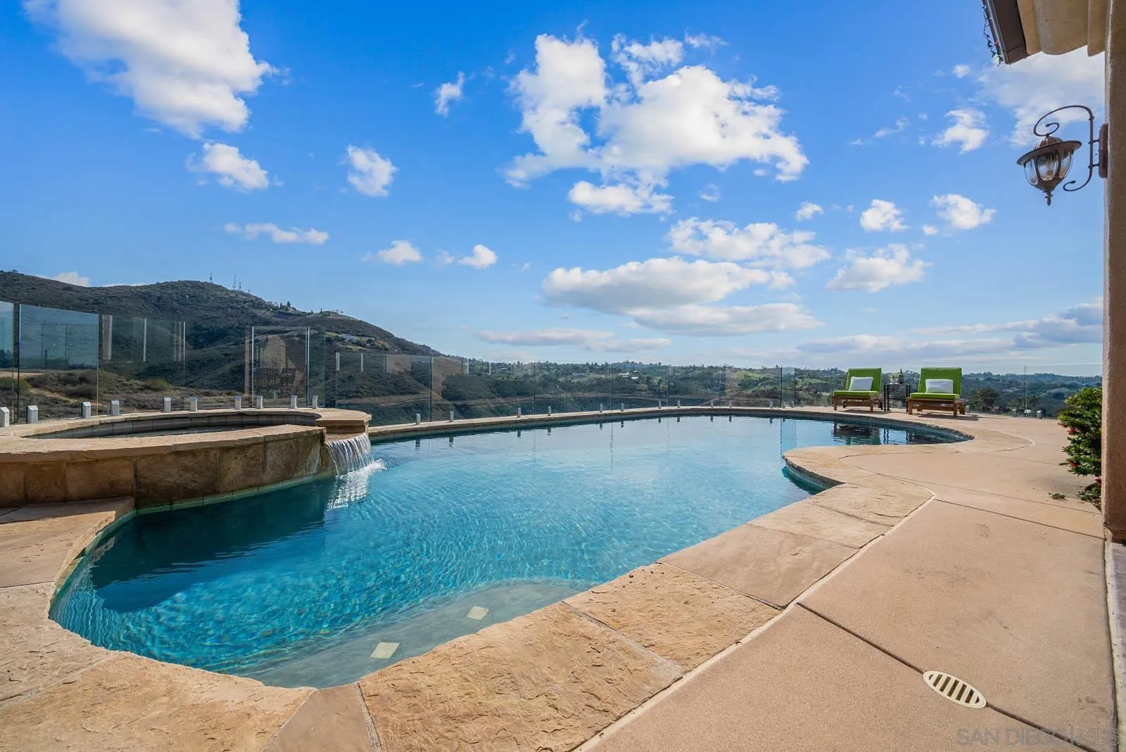 https://cdn.realtyfeed.com/cdn/127/250031109/04abbf8a72b8b57fc5fb3b908da4a0c8.webp