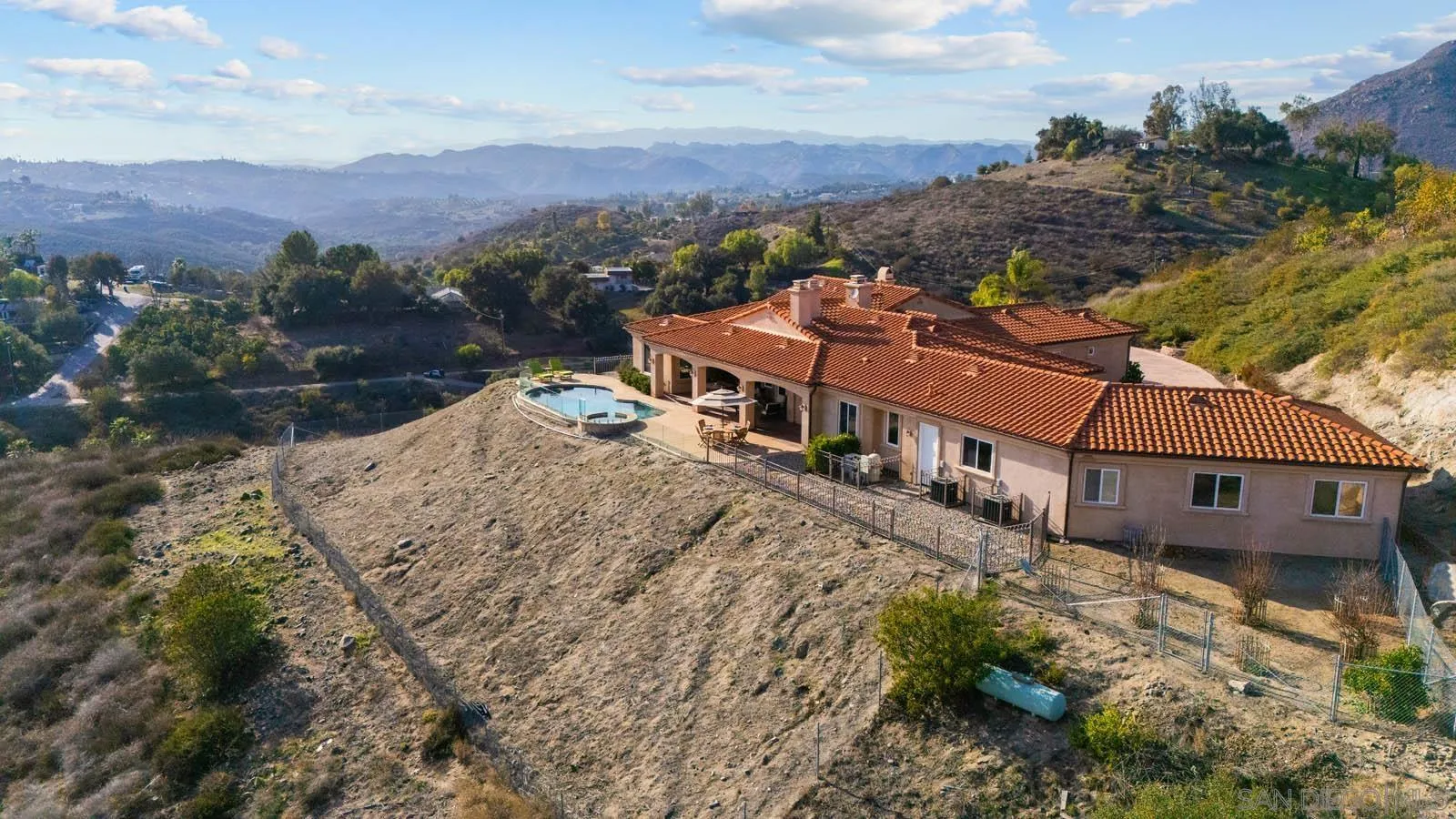 https://cdn.realtyfeed.com/cdn/127/250031109/15f68f32e762723d24e9d8425cca703f.webp