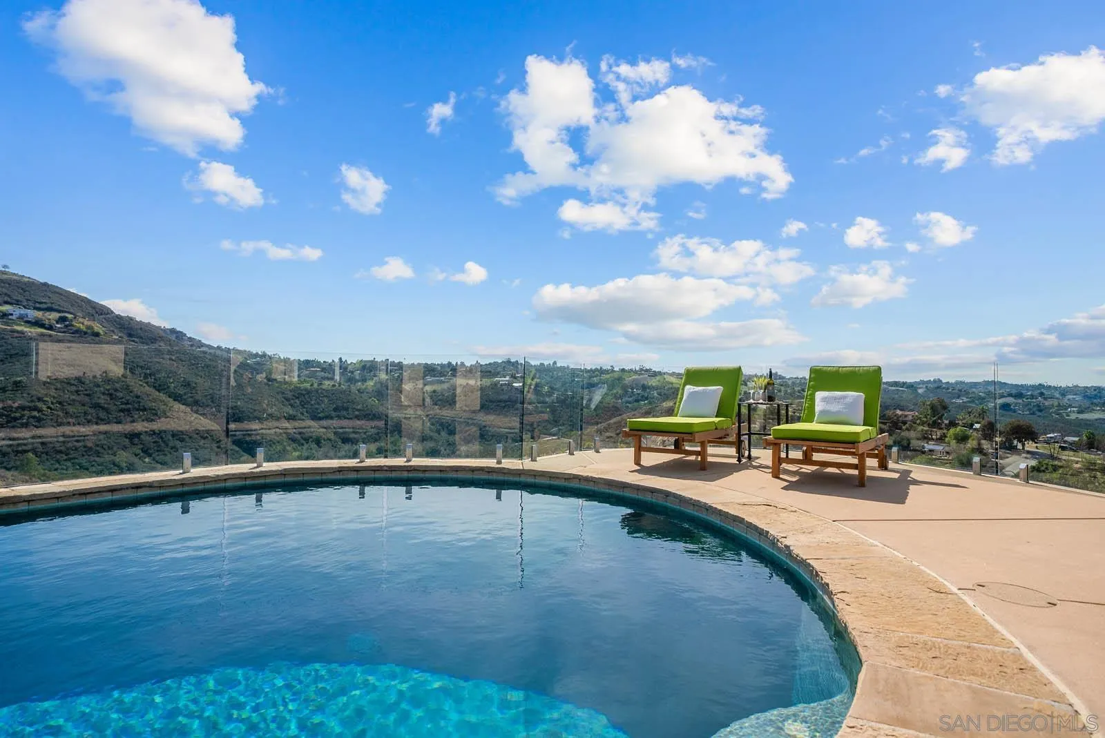https://cdn.realtyfeed.com/cdn/127/250031109/982506b270556ed8fac1c11ed553c440.webp