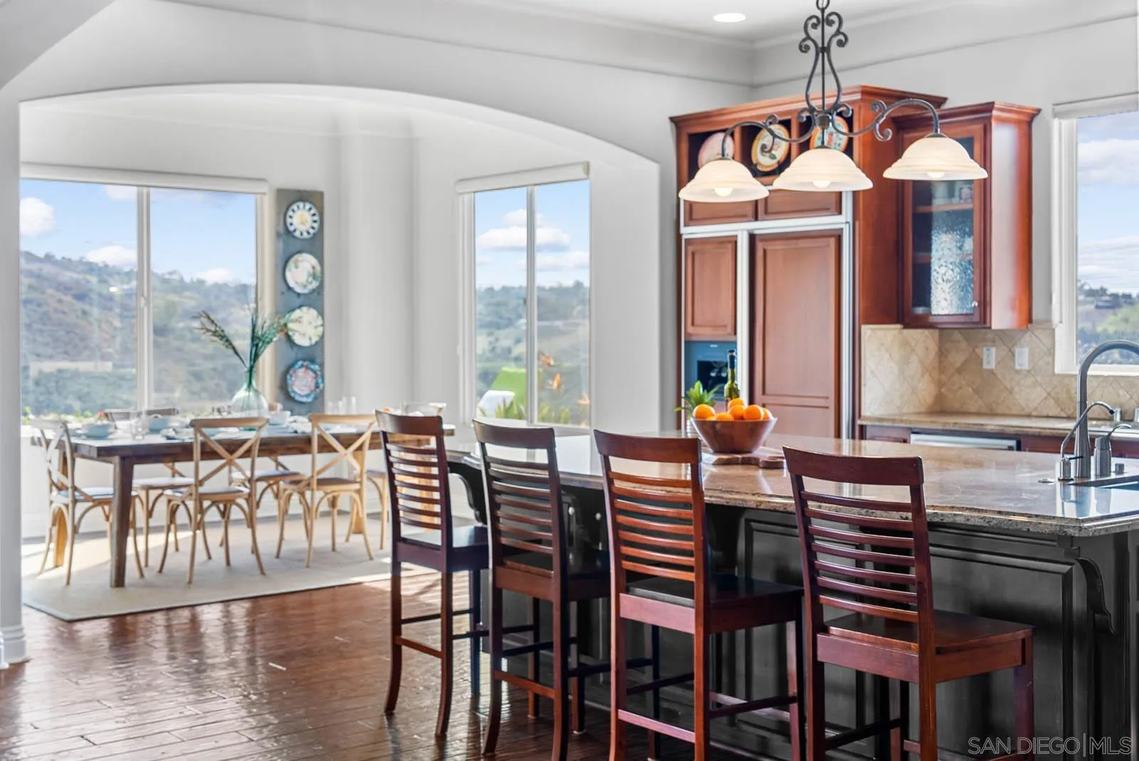 https://cdn.realtyfeed.com/cdn/127/250031109/98749c4b7b4b4e4f902efbd3e783190f.webp