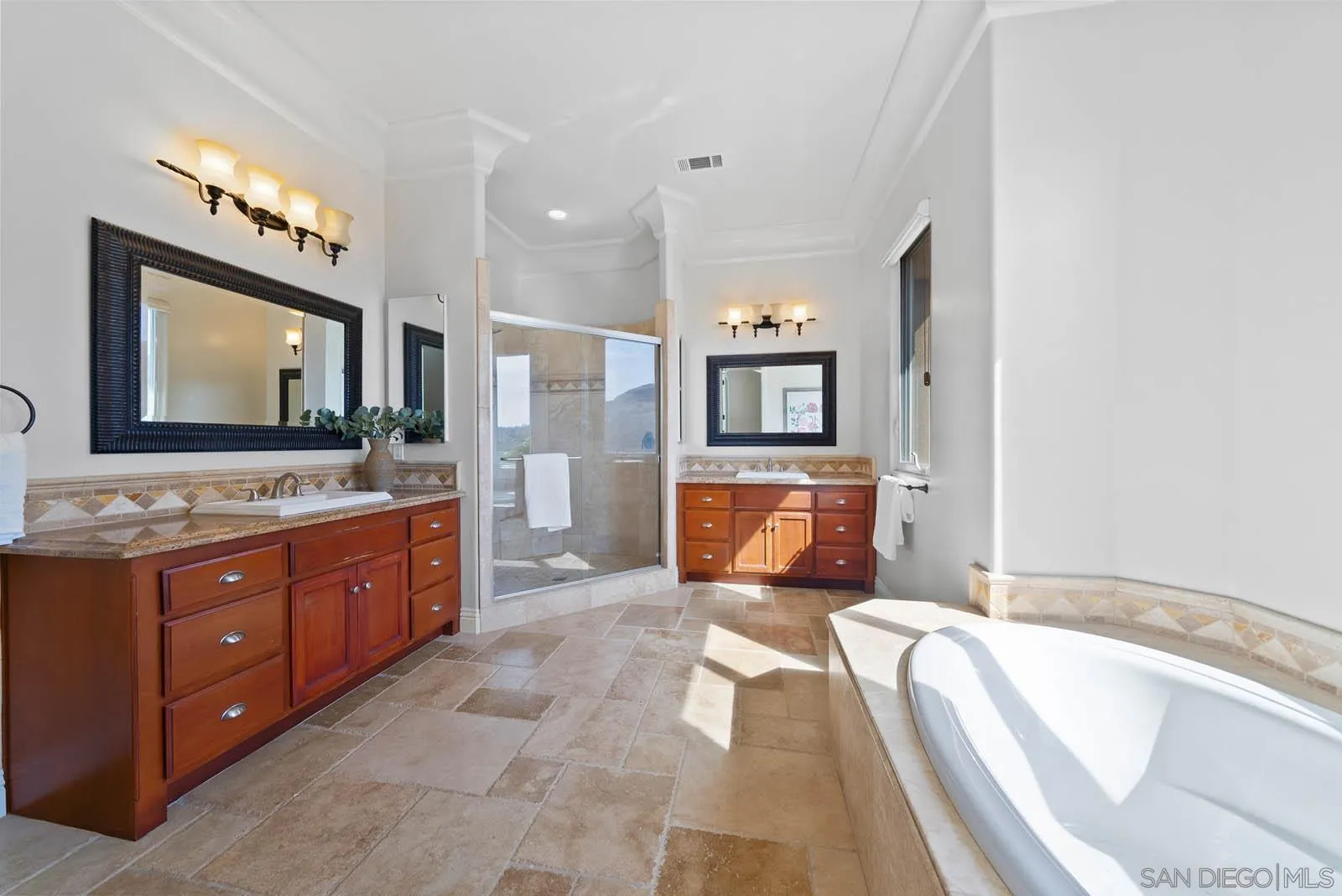 https://cdn.realtyfeed.com/cdn/127/250031109/b390b2f66bf318064869505bdbe96d6e.webp