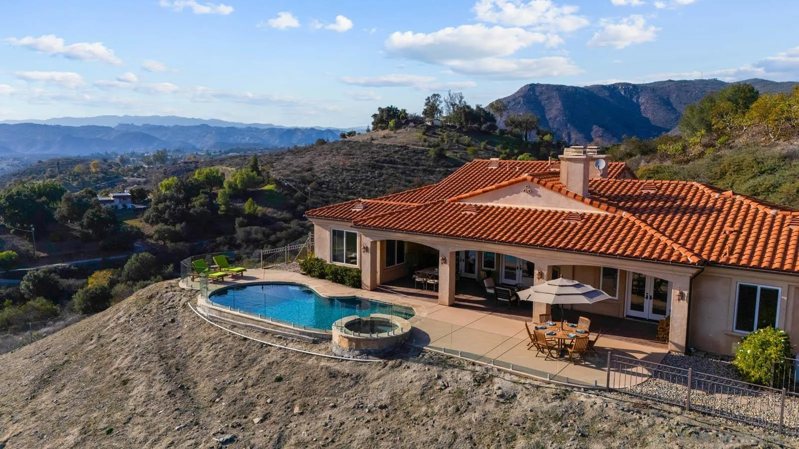 https://cdn.realtyfeed.com/cdn/127/250031109/d70710cbba3dc463b4cf5b00bf2c352c.webp