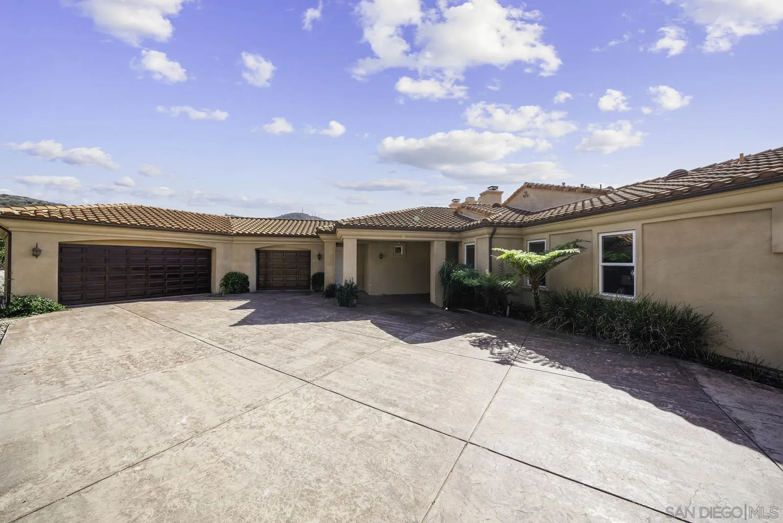 https://cdn.realtyfeed.com/cdn/127/250031109/d8b4ae320ed5ac6d123d4ea4fd955fff.webp