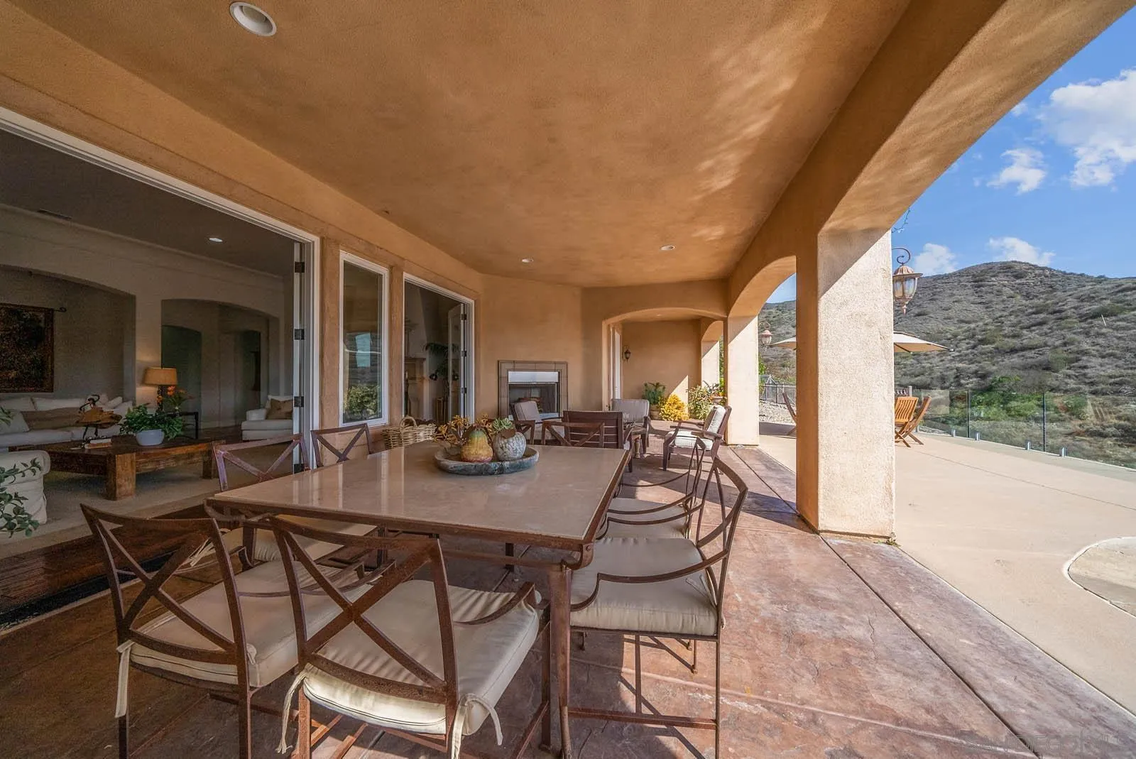 https://cdn.realtyfeed.com/cdn/127/250031109/ea665a572be19d2f6c71da6b2d42bd87.webp