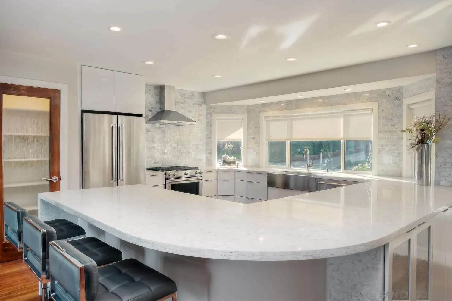 https://cdn.realtyfeed.com/cdn/127/250031137/a6d936192a7f080c89837fa4c80b533f.webp