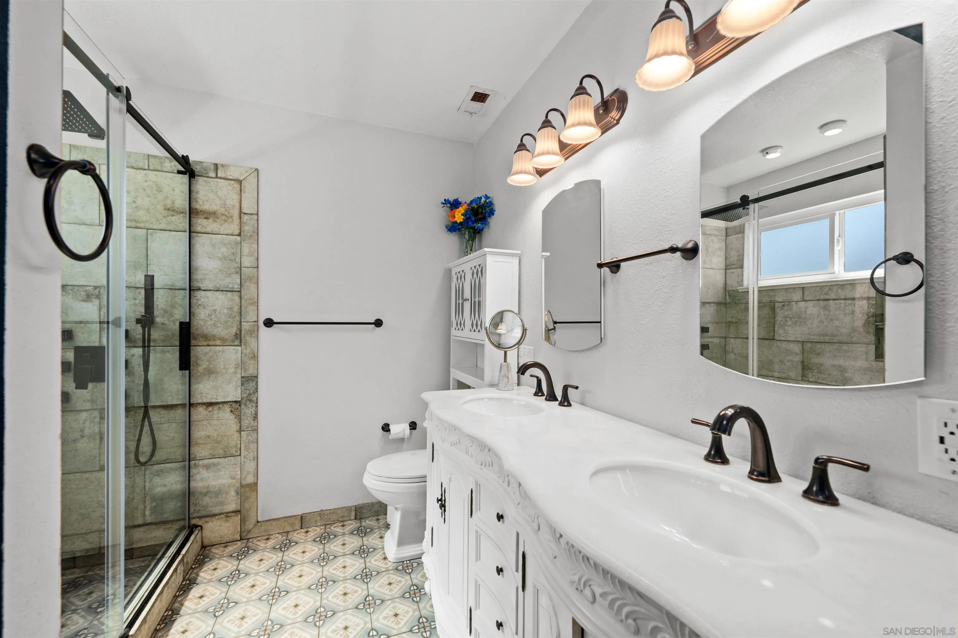 https://cdn.realtyfeed.com/cdn/127/250031140/06cc2990ad9245168dfb583d0ce50e1e.webp