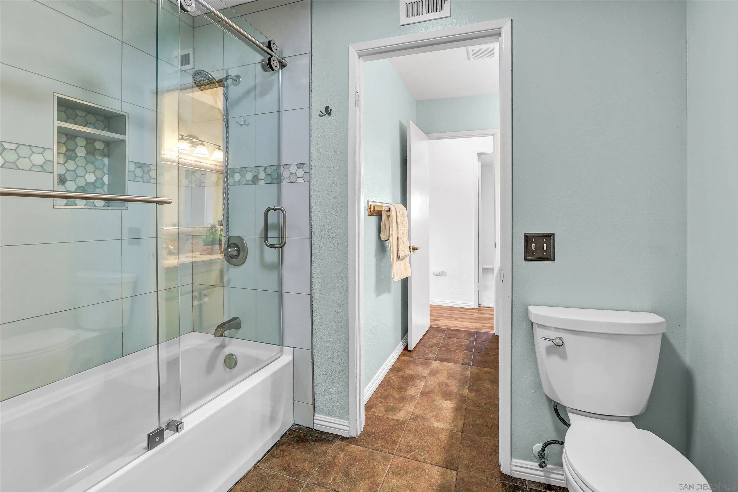 https://cdn.realtyfeed.com/cdn/127/250031157/9ae8f2e78e76b33abd5004e58f35c025.webp