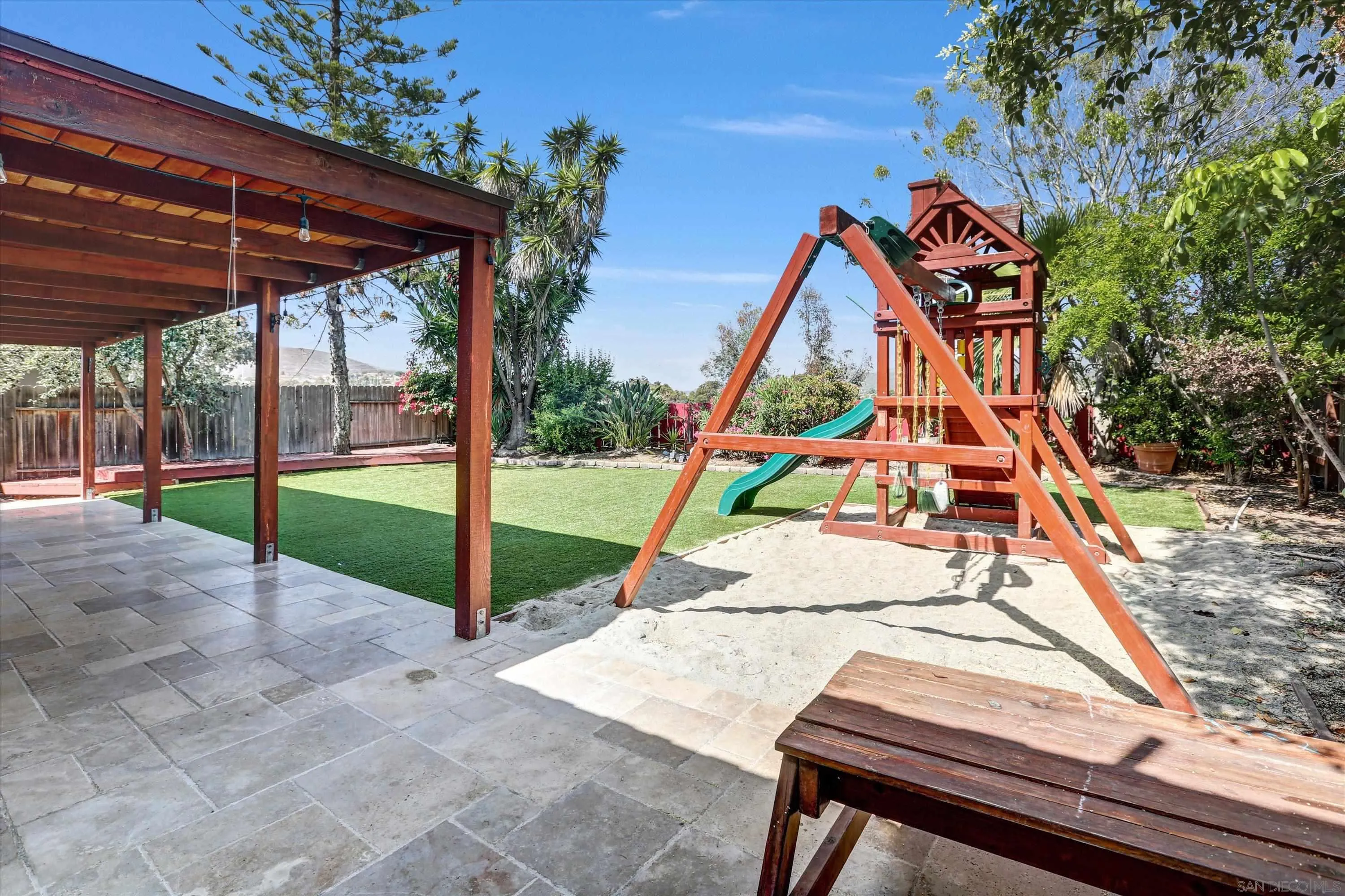 https://cdn.realtyfeed.com/cdn/127/250031157/e18d80d416d9c8227b15e7c317fc3120.webp