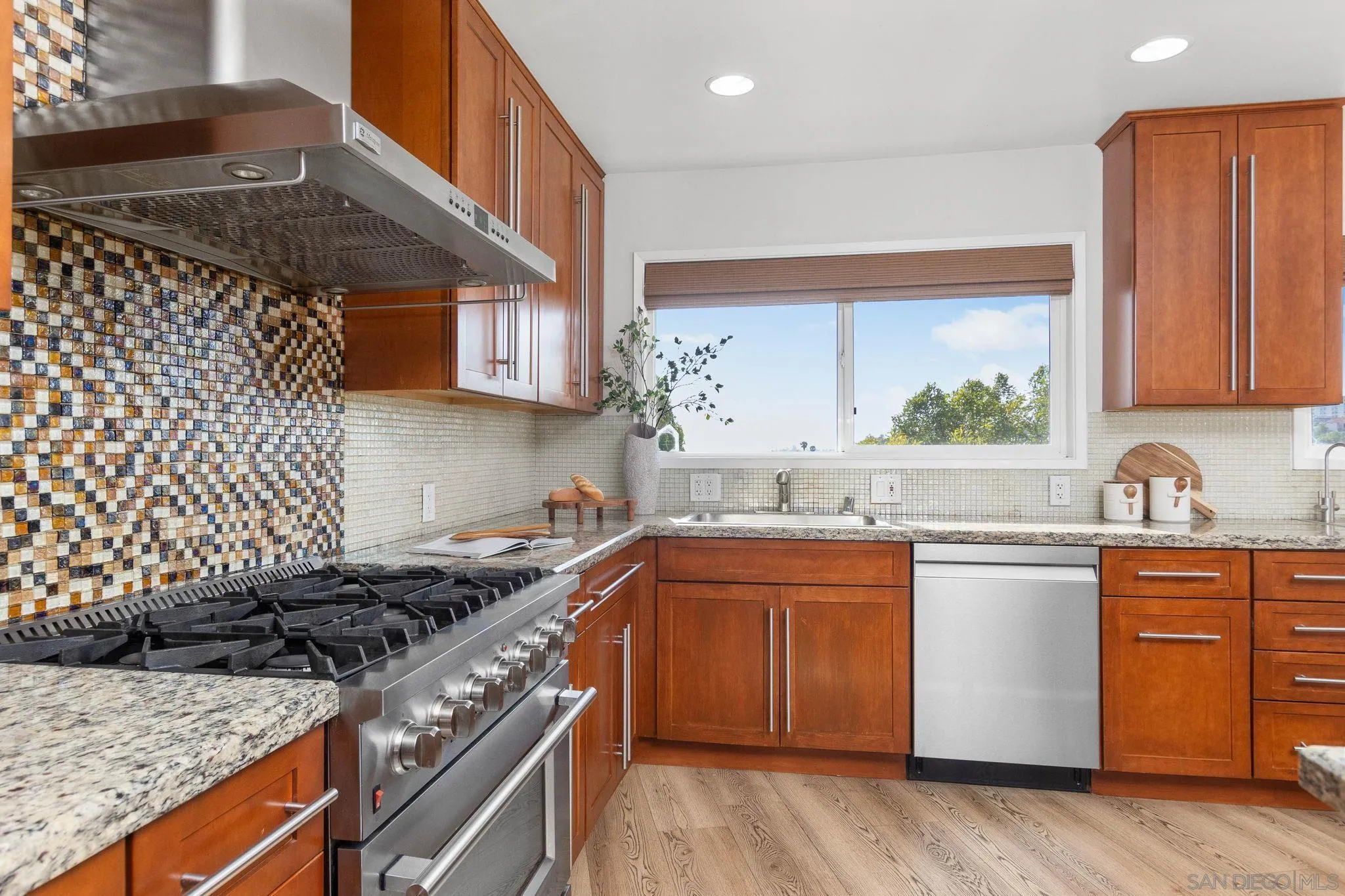 https://cdn.realtyfeed.com/cdn/127/250031257/5bc06e05ca09c44b7f4e745e2e06c076.webp