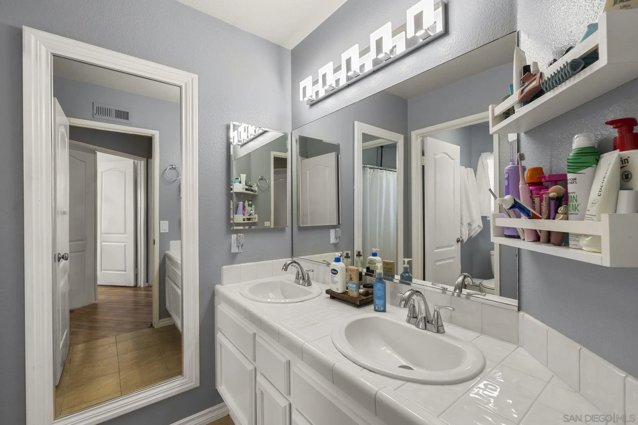 https://cdn.realtyfeed.com/cdn/127/250031258/5f23fd3b8e3a879d8eeba15d54921418.webp
