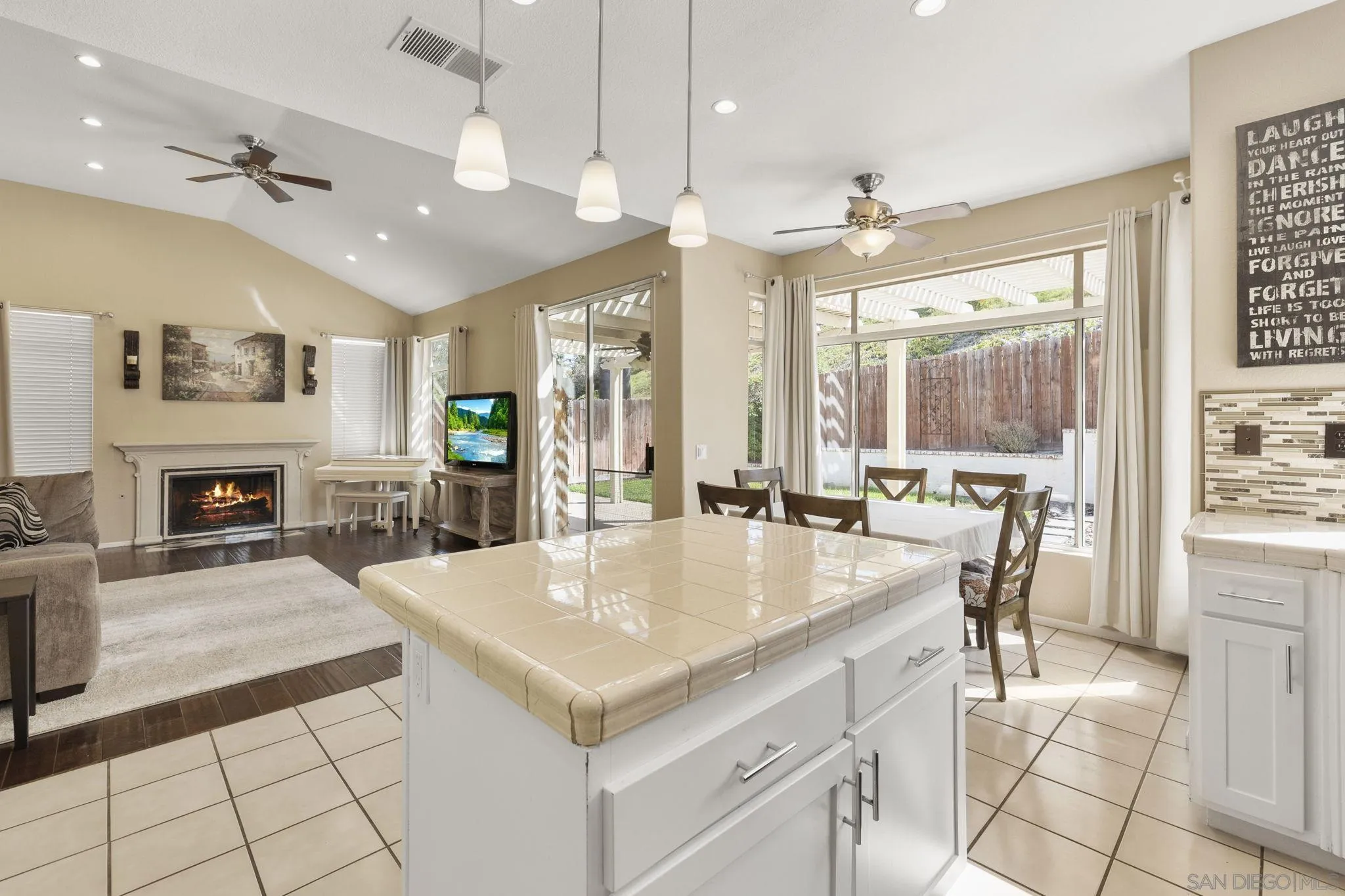 https://cdn.realtyfeed.com/cdn/127/250031258/dd3fb137989525351d84ef54a1376799.webp