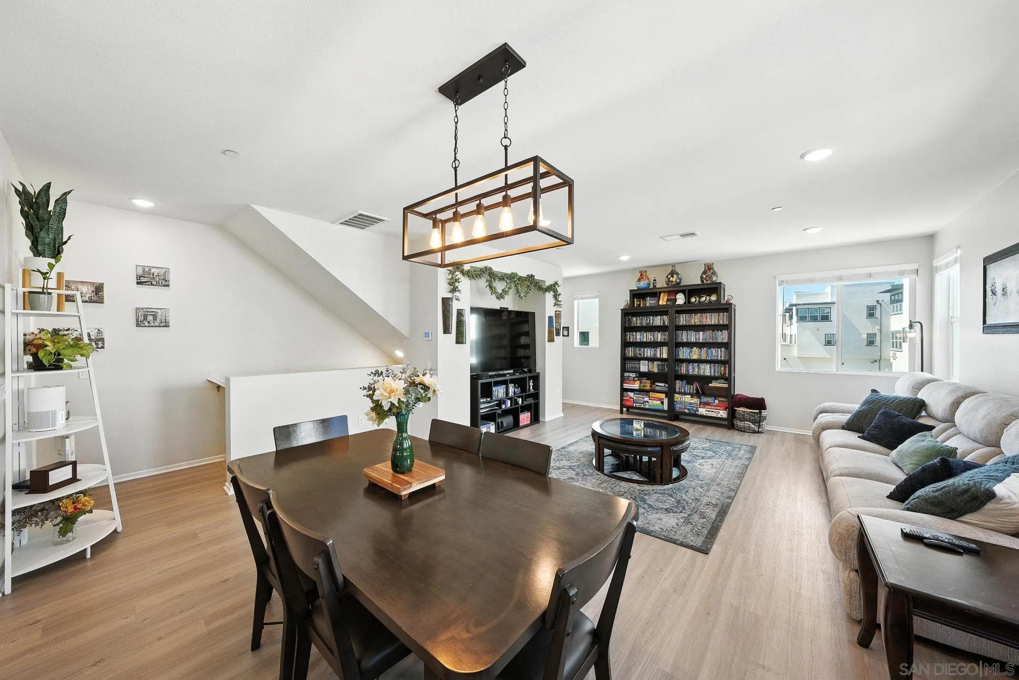 https://cdn.realtyfeed.com/cdn/127/250031265/dffccf6e9b73c2e76f08a274507fae84.webp