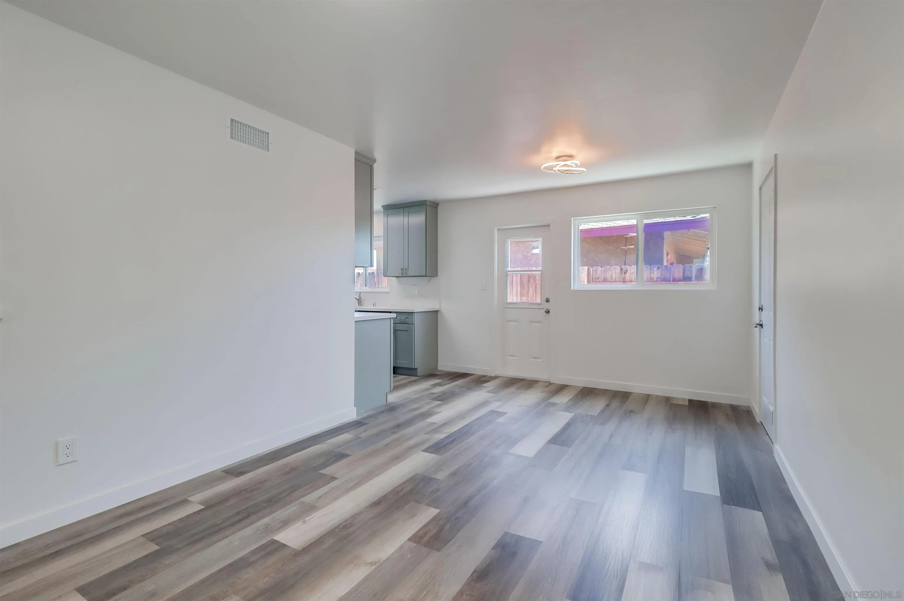 https://cdn.realtyfeed.com/cdn/127/250031270/1ff143c6312d2ce328348b3f193c275b.webp