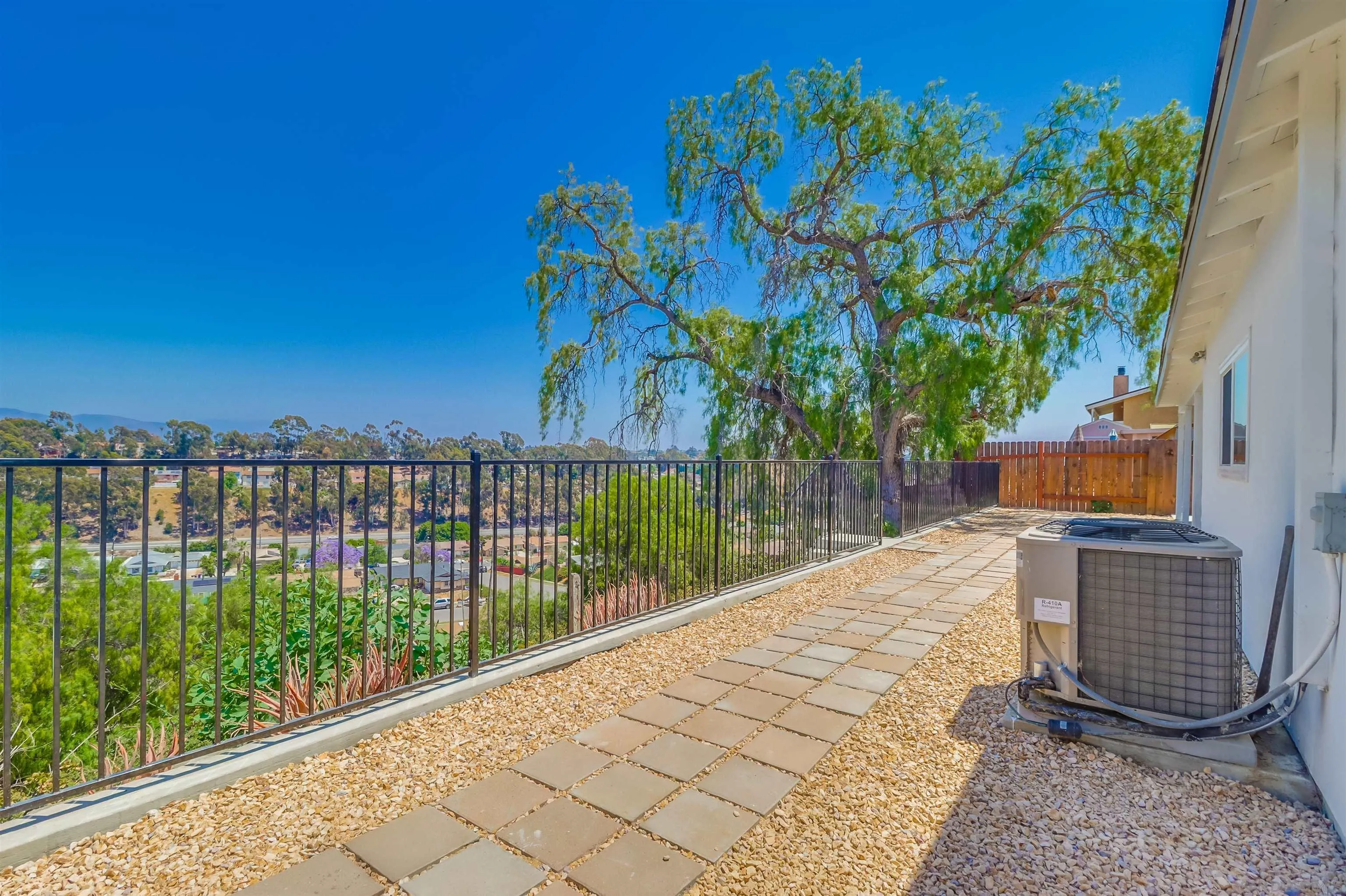 https://cdn.realtyfeed.com/cdn/127/250031270/da4b5b25da2804d1a6542cd15e1e524a.webp