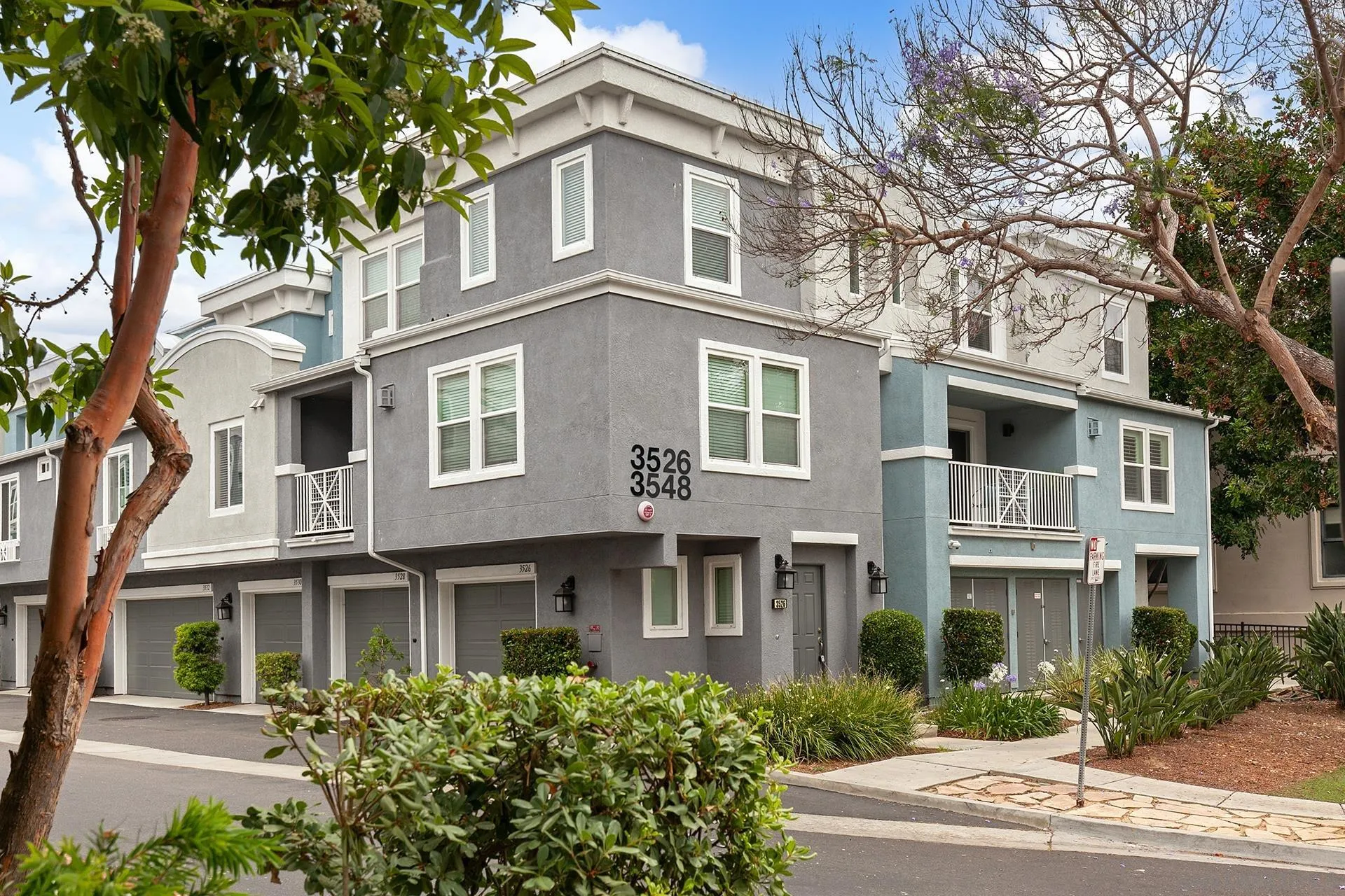 More Details about MLS # 250031275 : 3528 SHORELINE BLUFF LN