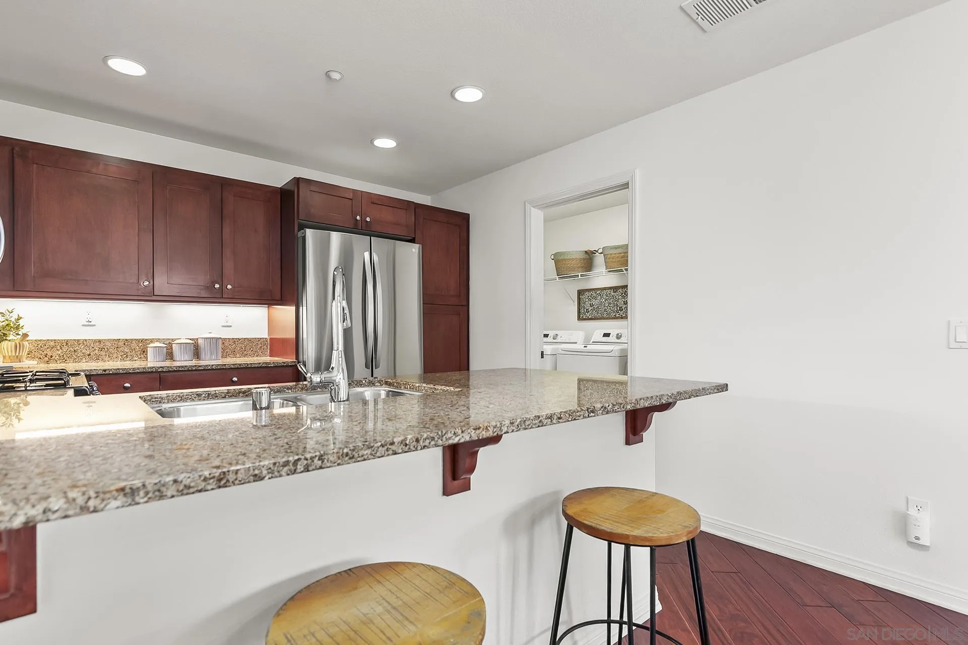 https://cdn.realtyfeed.com/cdn/127/250031275/cbab99dff30791d6587ad8d6f08b5dec.webp
