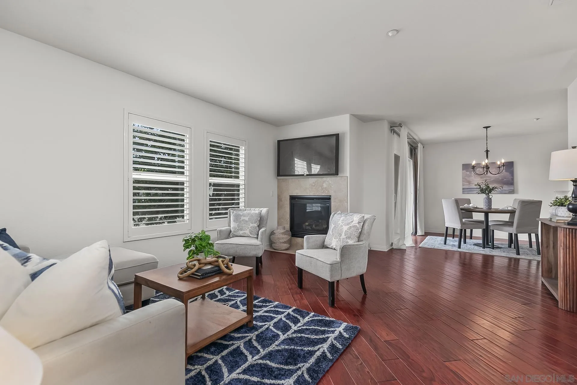https://cdn.realtyfeed.com/cdn/127/250031275/ee66d81e784ebf42cc3a92d16b7f09c1.webp