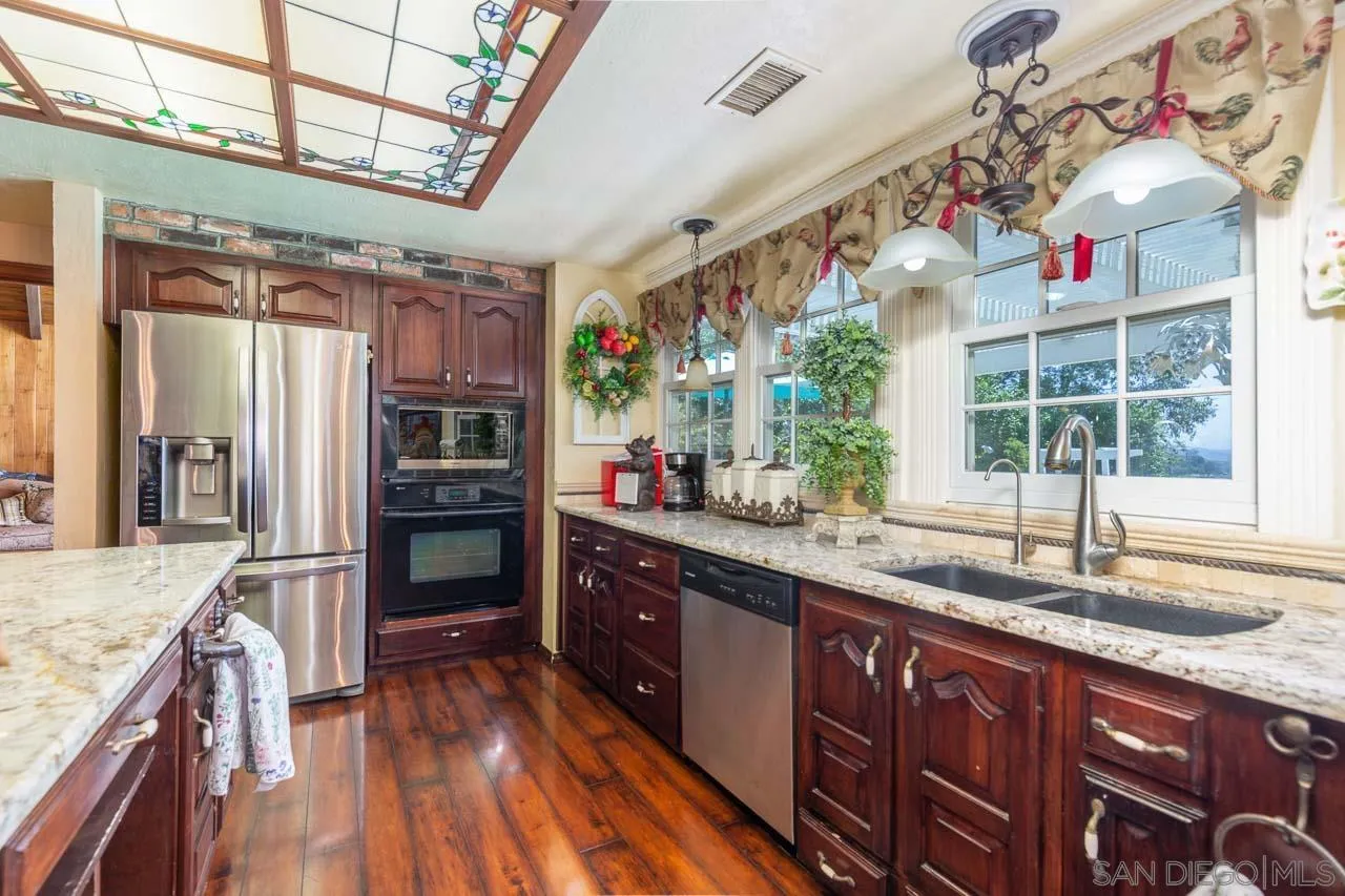 https://cdn.realtyfeed.com/cdn/127/250031320/93f2547d35c6928fc3eddf63f2a8335f.webp
