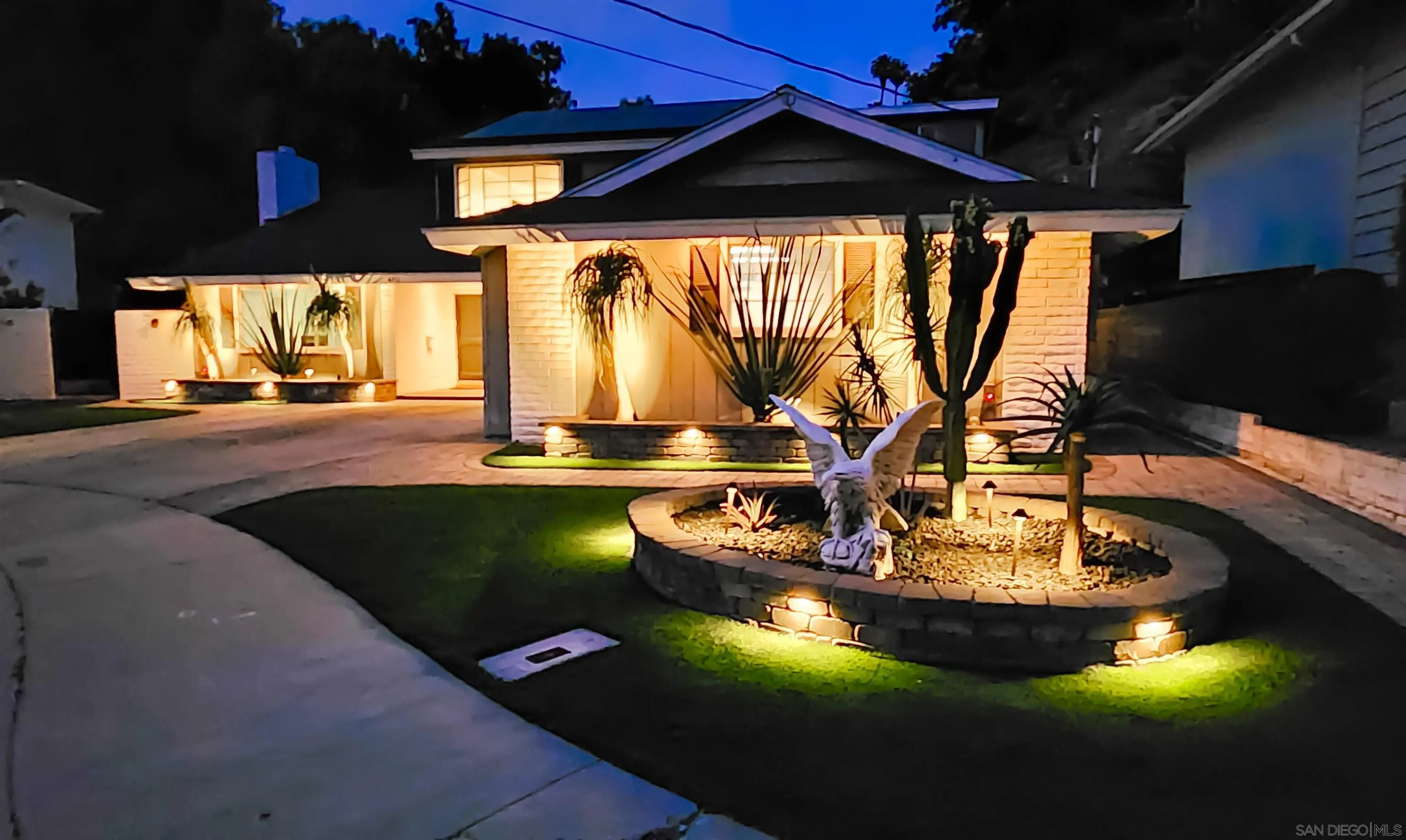 https://cdn.realtyfeed.com/cdn/127/250031333/833f69fc077de3f047ee1d3fae1148b1.webp