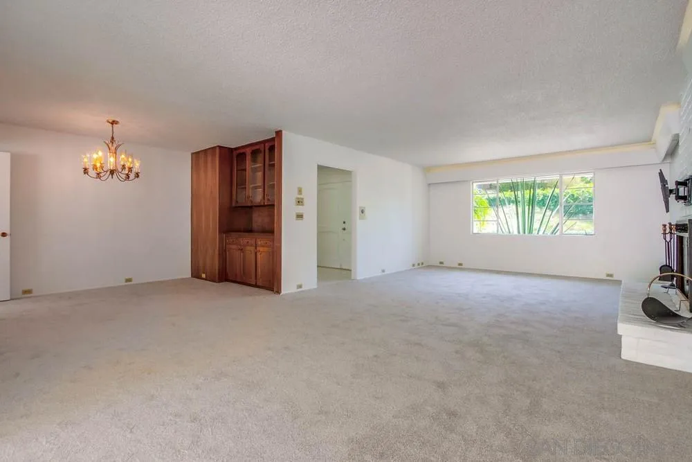 https://cdn.realtyfeed.com/cdn/127/250031333/855b1c793c940bf4b514215f719711b5.webp