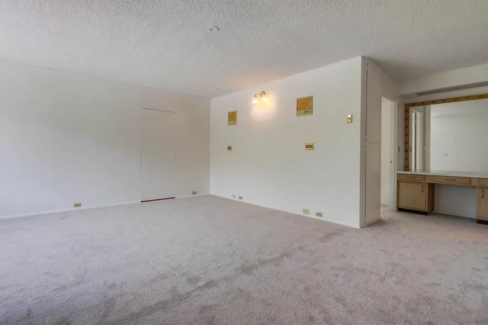 https://cdn.realtyfeed.com/cdn/127/250031333/b6f6c8766c8c3cb35716f0f3161ae53c.webp