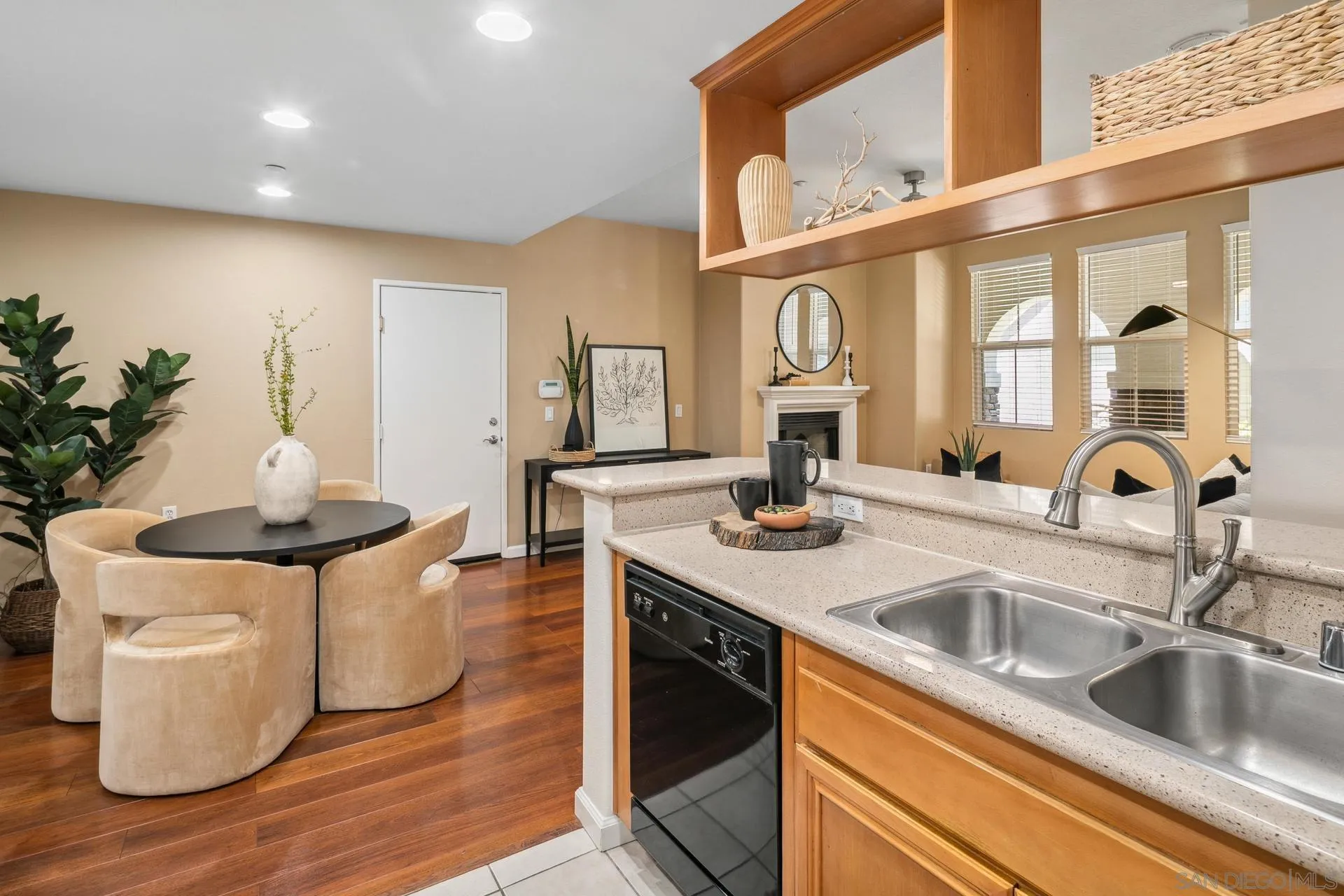 https://cdn.realtyfeed.com/cdn/127/250031349/92eb4fafb3340e4ffb010f3d6669c39e.webp