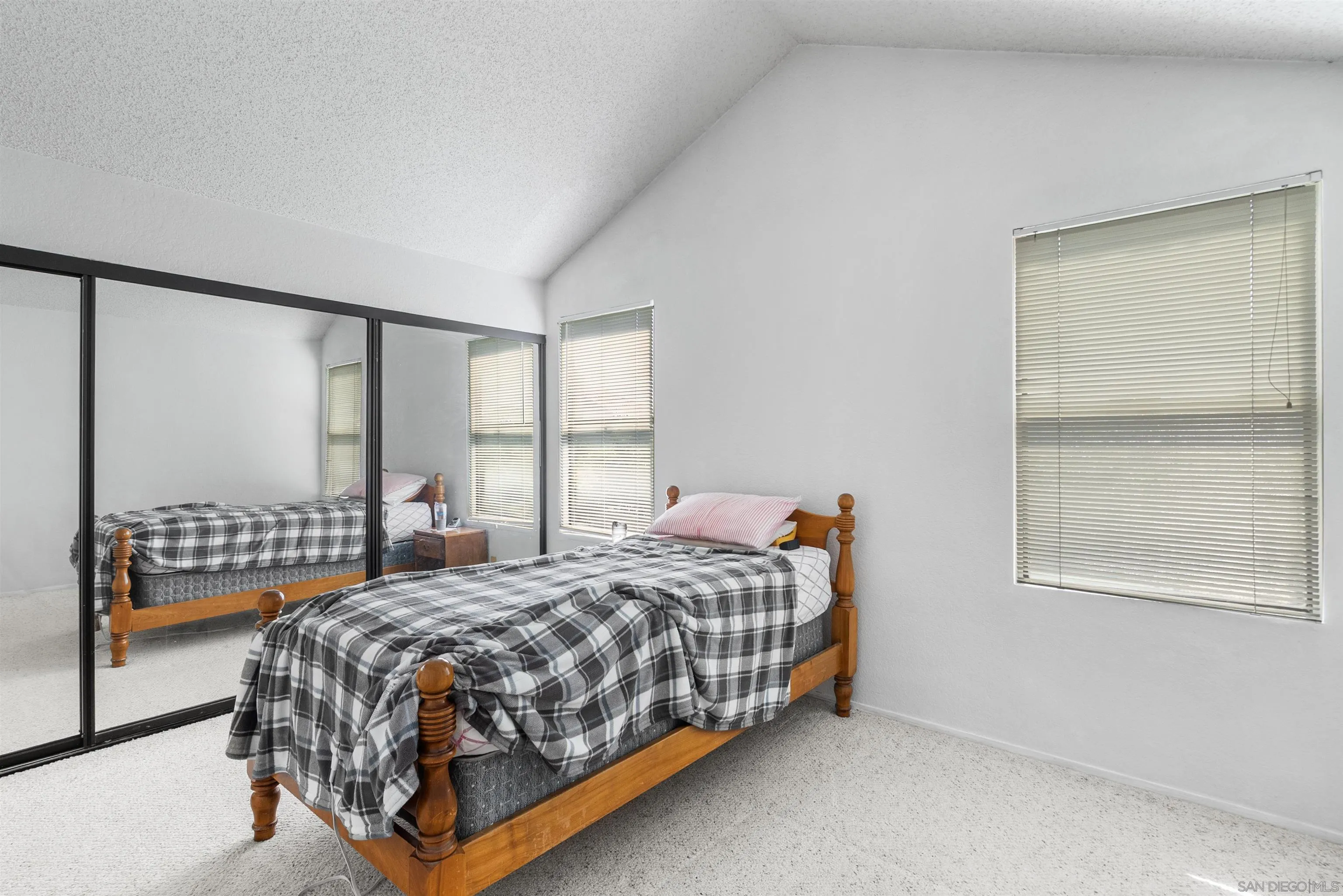 https://cdn.realtyfeed.com/cdn/127/250031359/70939e2315aaa57e506d09cdde980a93.webp