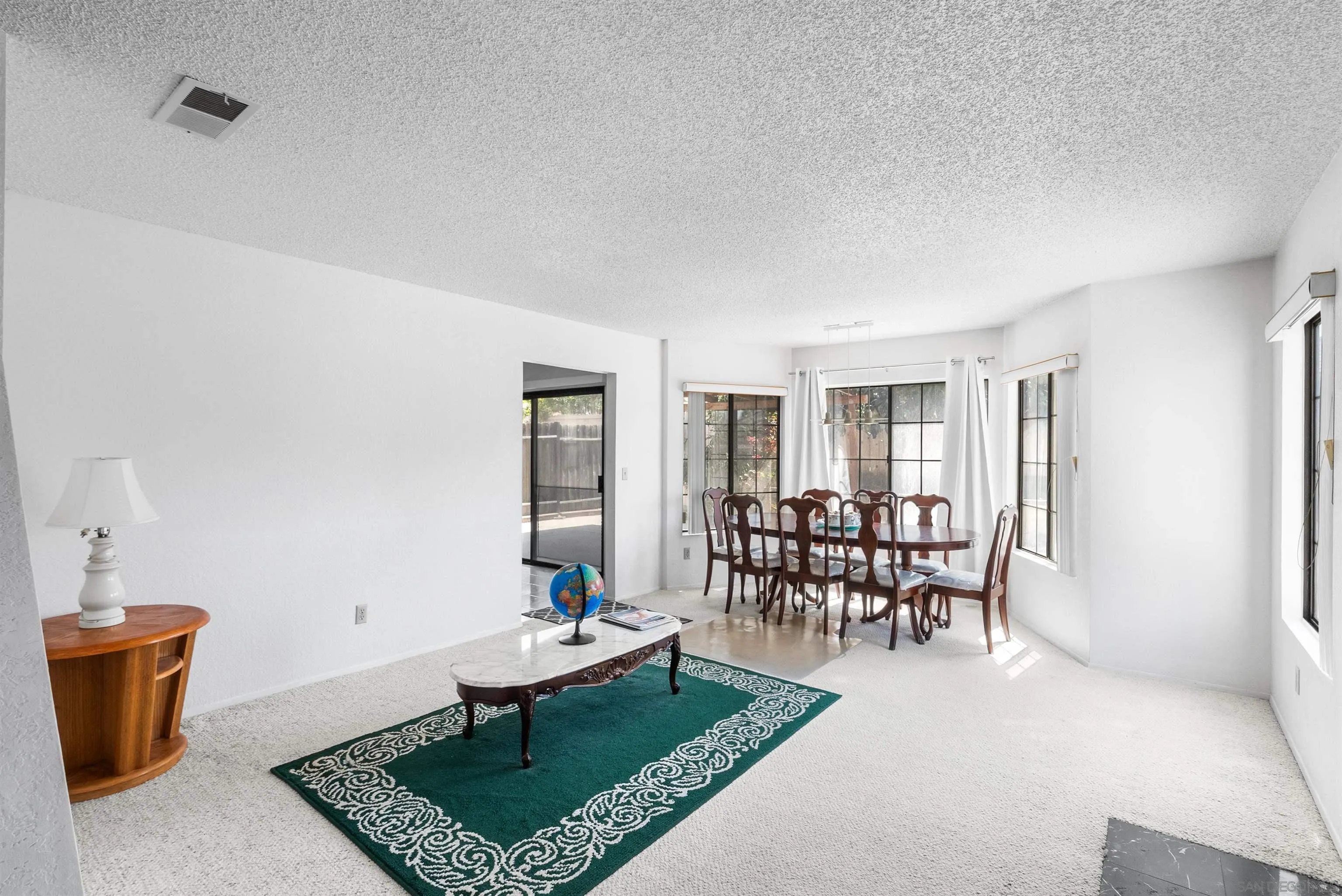 https://cdn.realtyfeed.com/cdn/127/250031359/958933b1eeff31b932595e18178013ef.webp