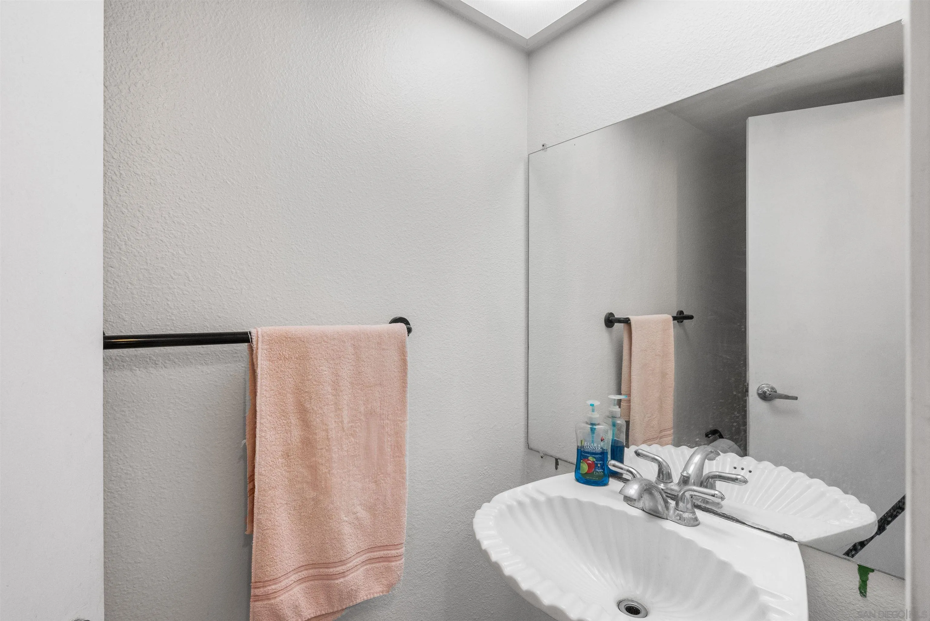 https://cdn.realtyfeed.com/cdn/127/250031359/c7549db046148359202fd224ab8e209b.webp