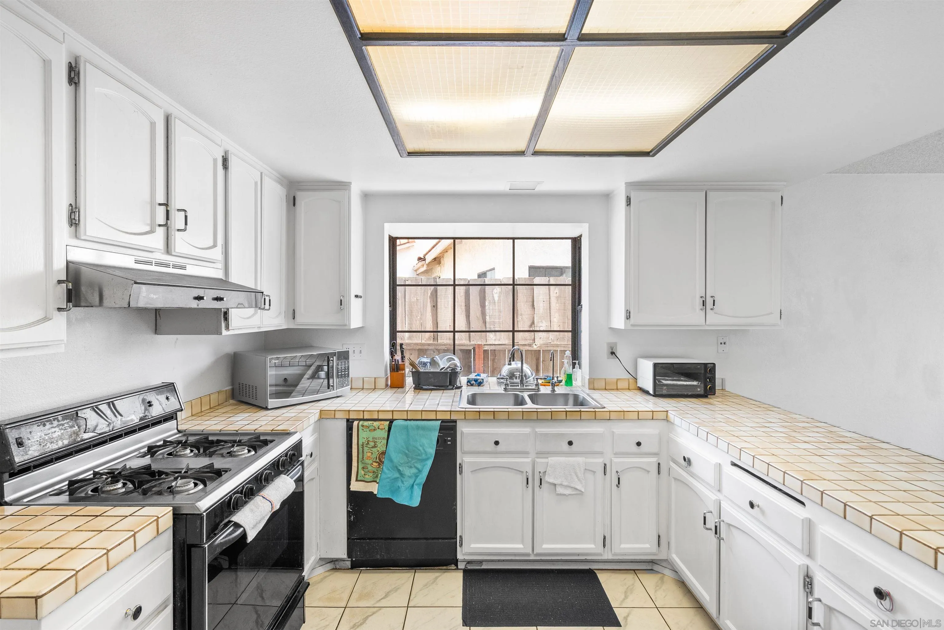 https://cdn.realtyfeed.com/cdn/127/250031359/fc416a2e7c8519772c8d08604820b37f.webp