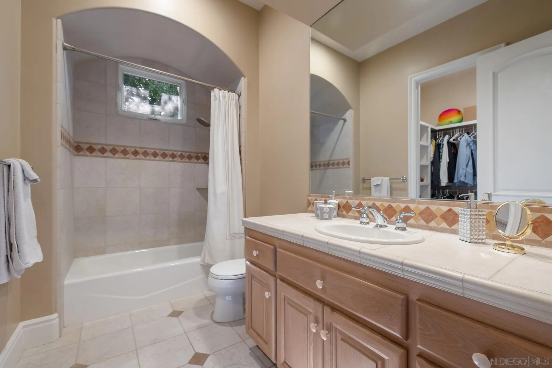 https://cdn.realtyfeed.com/cdn/127/250031360/2e147817ddba6758a65e465033949934.webp