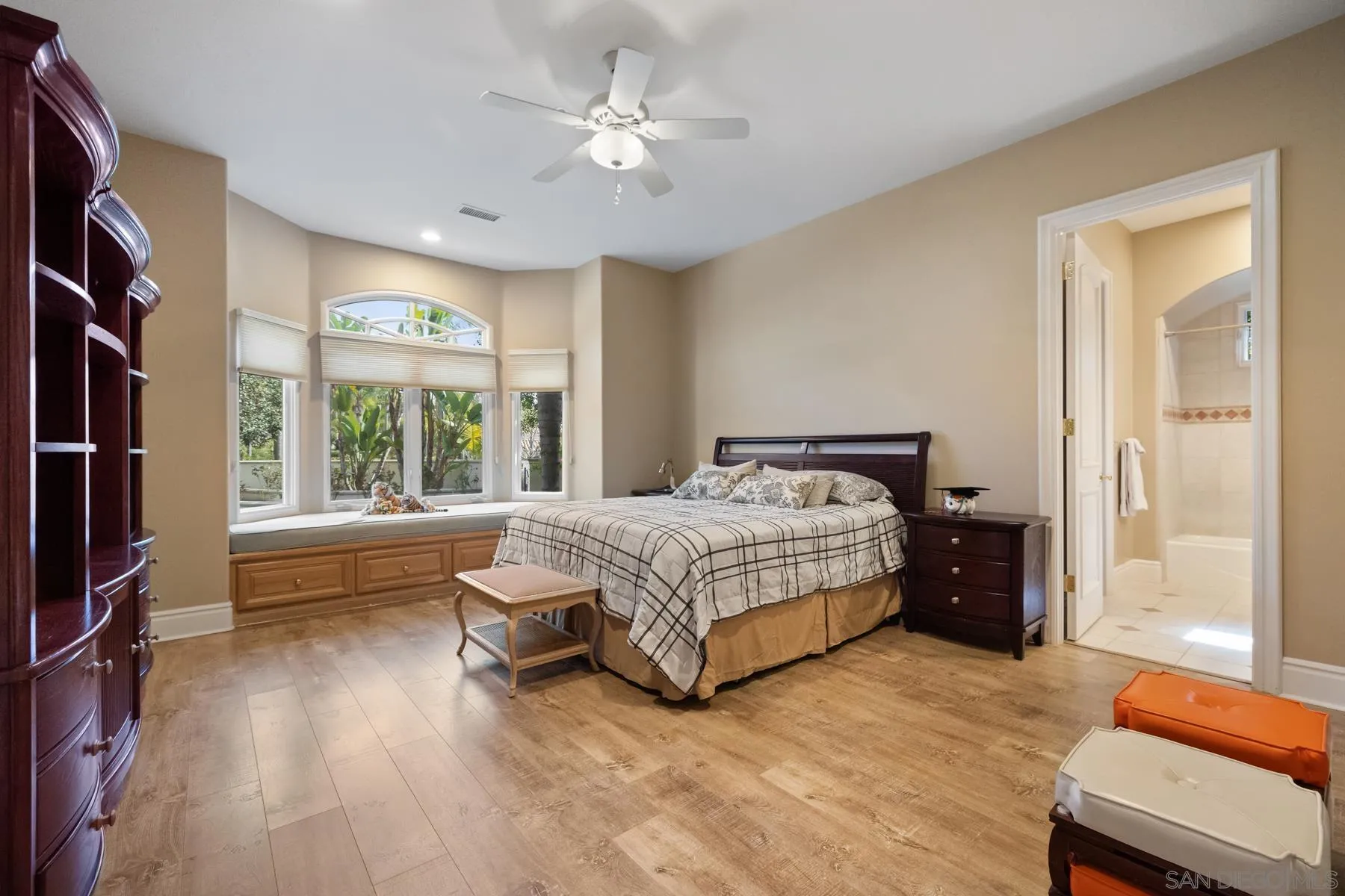 https://cdn.realtyfeed.com/cdn/127/250031360/c335911abe59aaa1a27758b0757ac1d3.webp