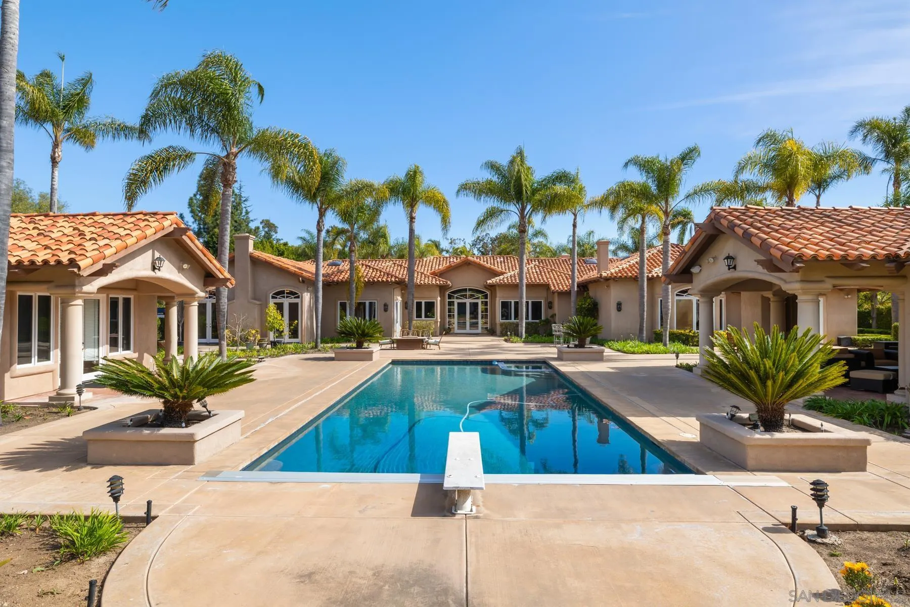 https://cdn.realtyfeed.com/cdn/127/250031360/d15d5c36f585c50d987368998b00abf2.webp