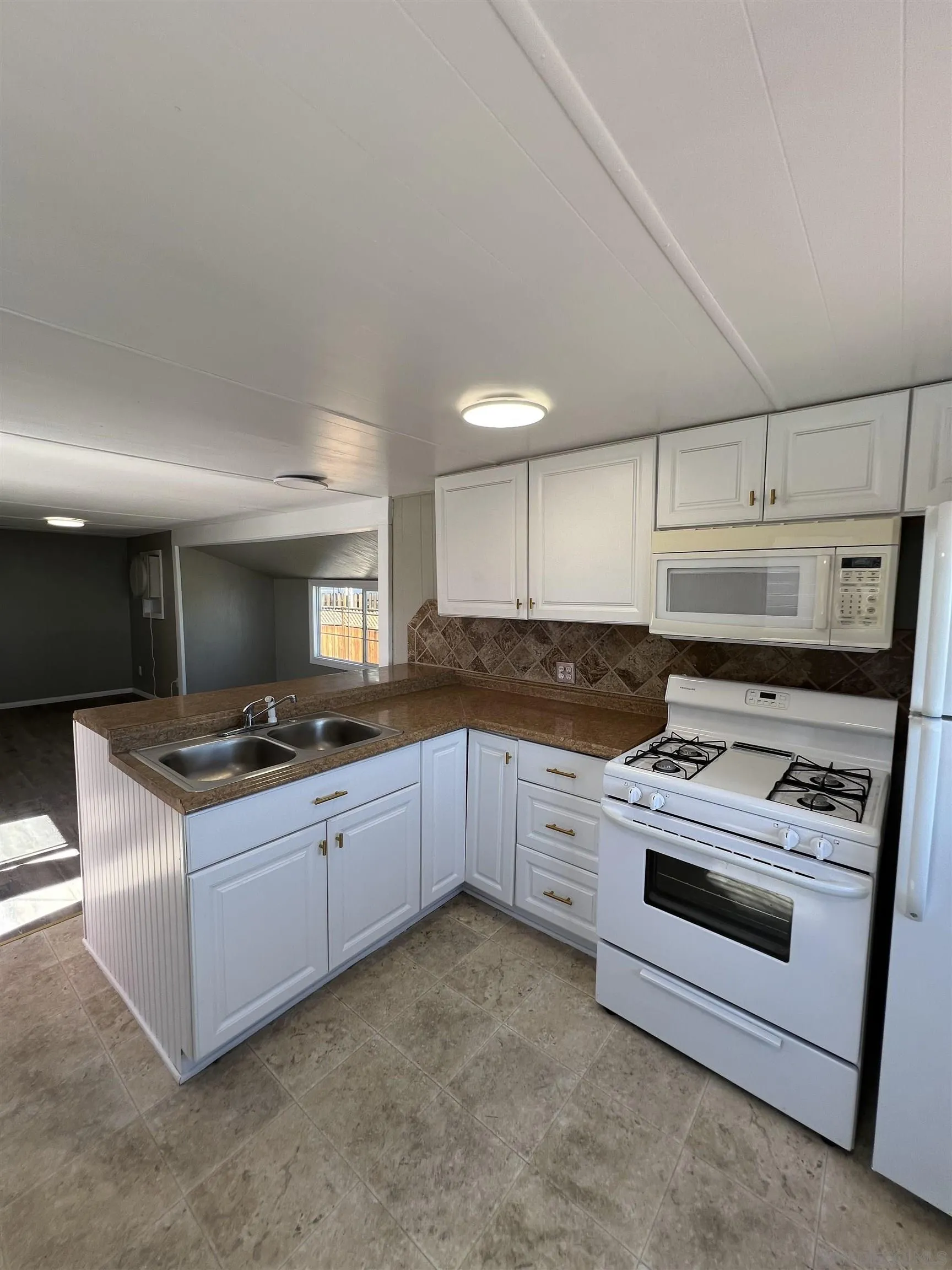 https://cdn.realtyfeed.com/cdn/127/250031391/6bca7331b2fb06b49c3ae24f96573a6e.webp
