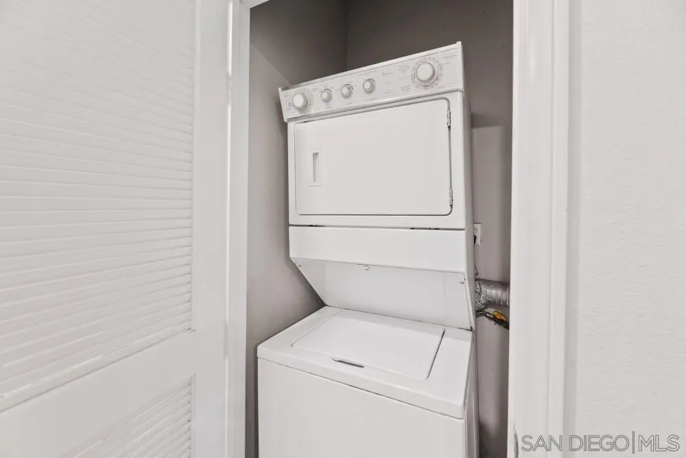https://cdn.realtyfeed.com/cdn/127/250031401/12d9acfb01b2bd6099c6a859855df9c1.webp
