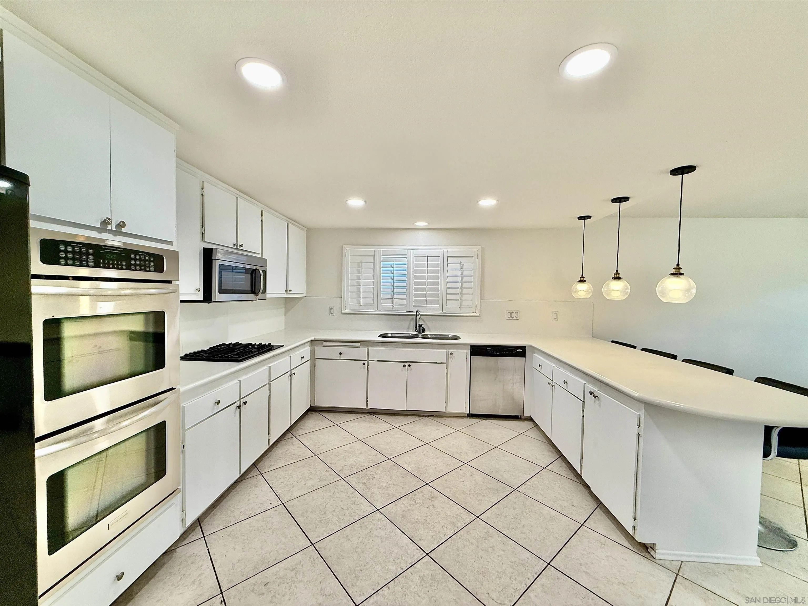 https://cdn.realtyfeed.com/cdn/127/250031426/04b54242b91e8d25ced14514a1e8507d.webp