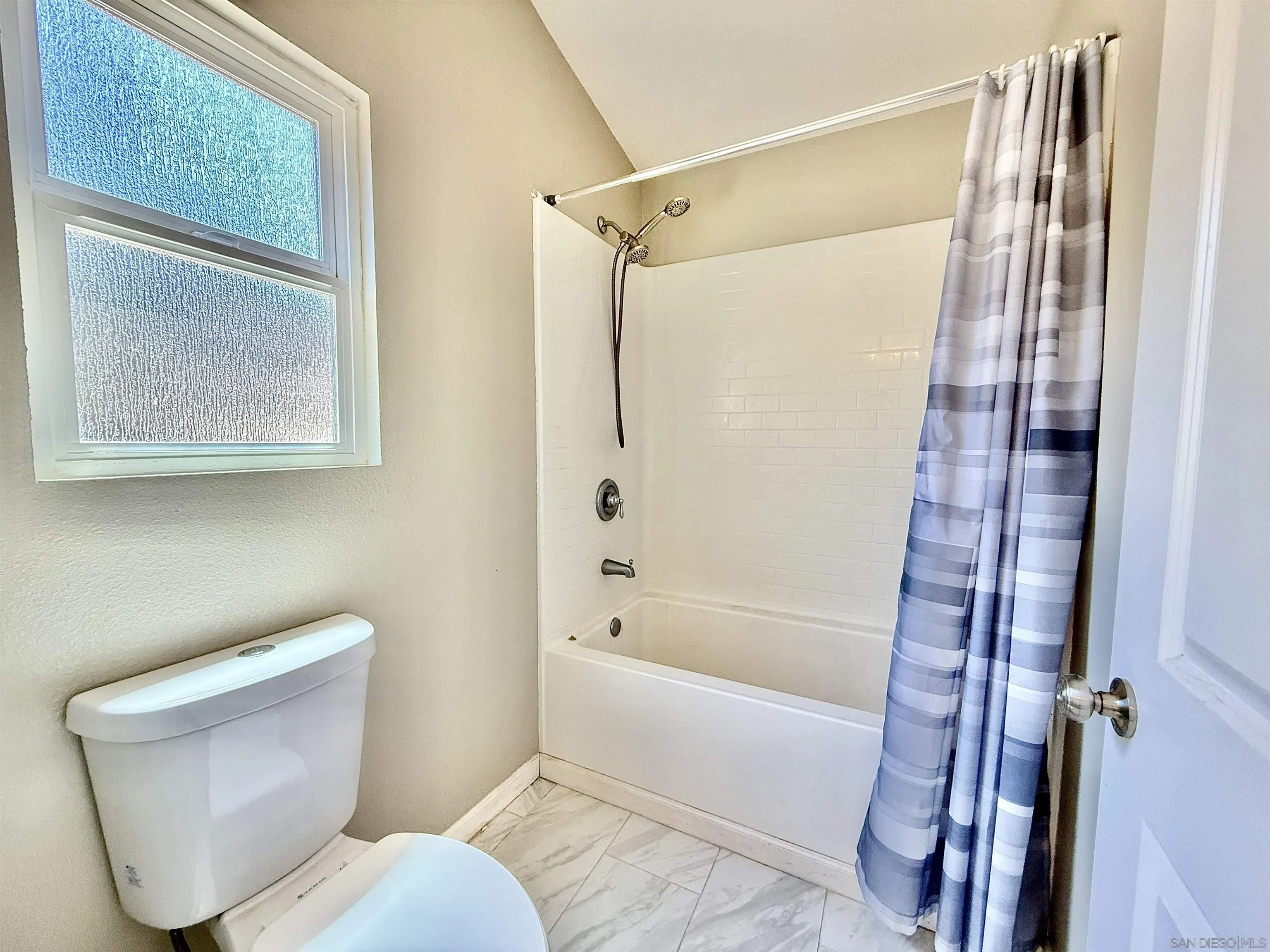 https://cdn.realtyfeed.com/cdn/127/250031426/1a6e36a2c2a64025e5d70b822f56eac6.webp
